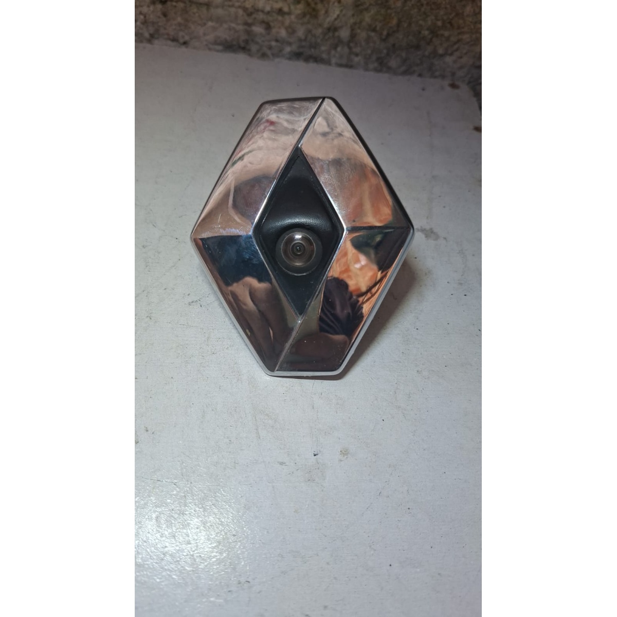 Emblema Simbolo Tampa Traseira Mala Renault Kwid Clio Camera Cromado/prata - Imagem 5