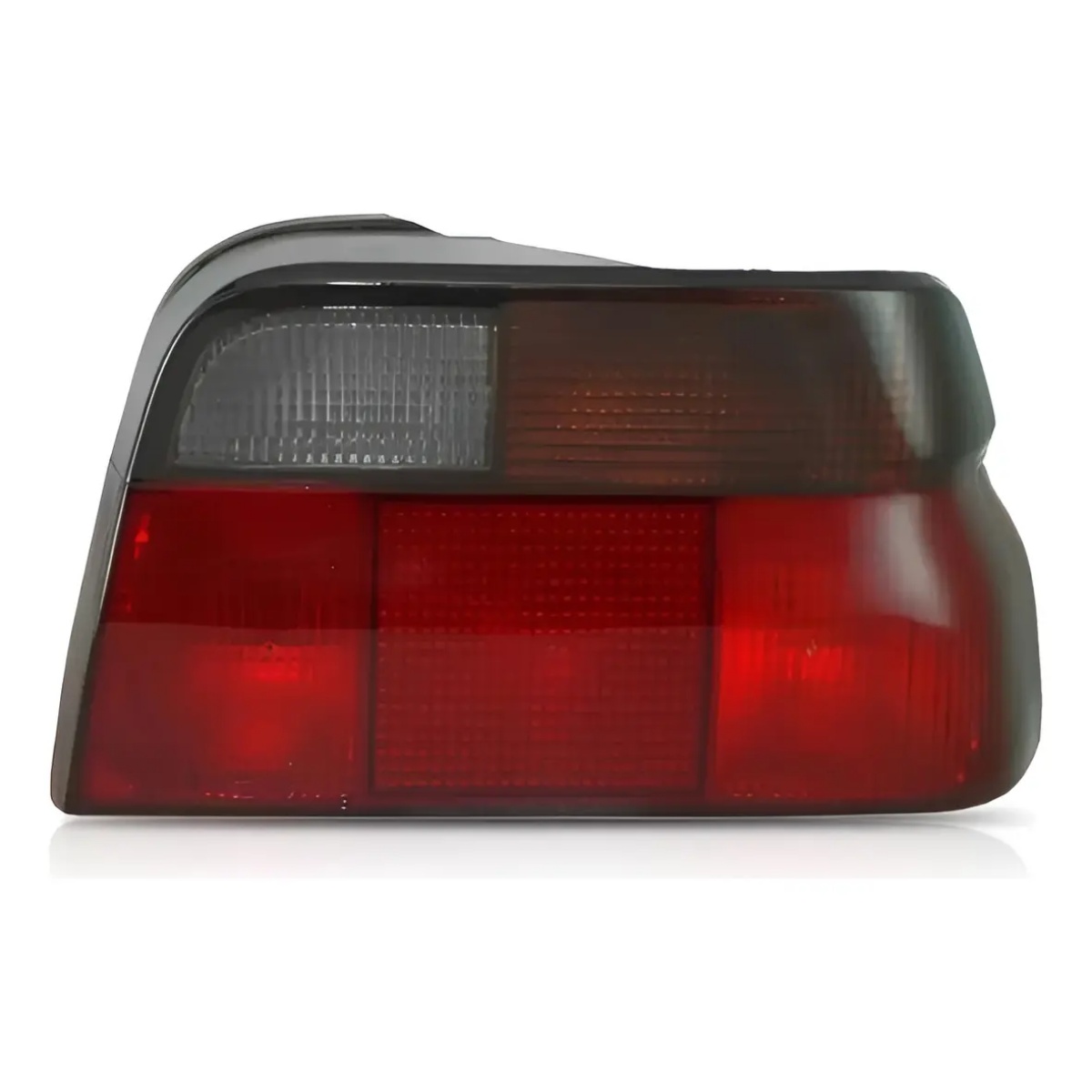 Lanterna Traseira Escort Xr3 1993 A 1996 Ipv Arteb Direita Direito/passageiro Vermelho Com Seções Âmbar E Translúcido