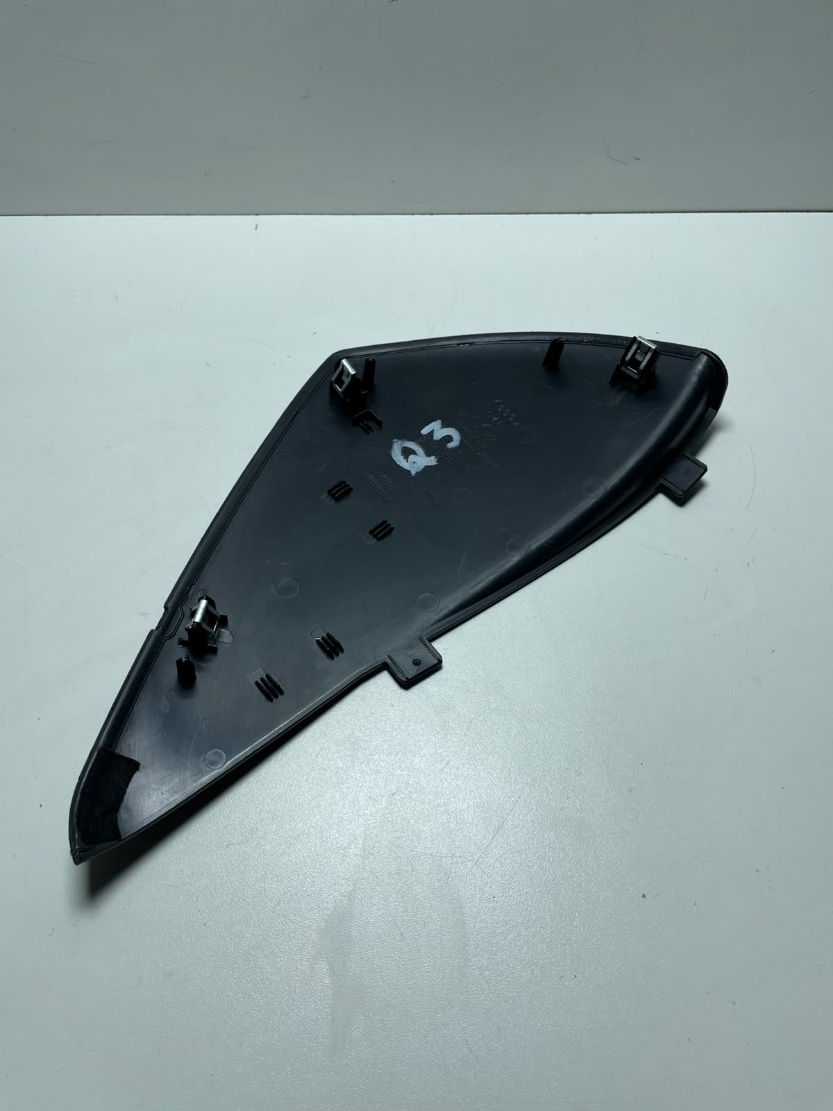 Moldura Painel Esq Audi Q3 2015 a 2019 8u0857085a - Imagem 3