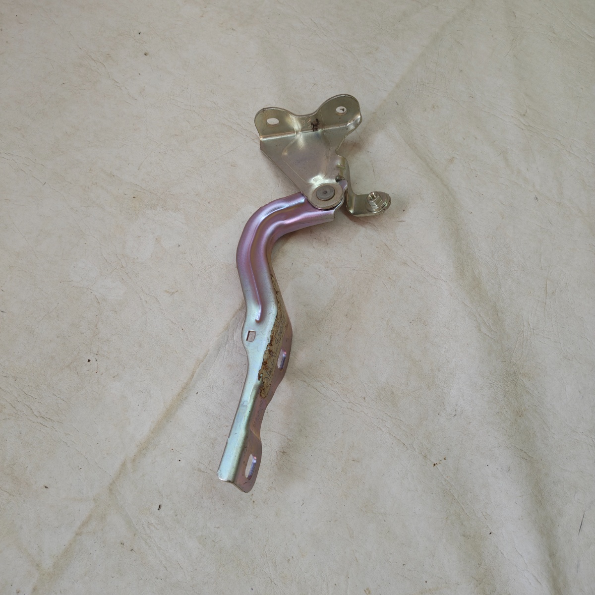 Dobradiça Direita Do Capô Onix Prisma 2013 A 2019 Original - Imagem 3