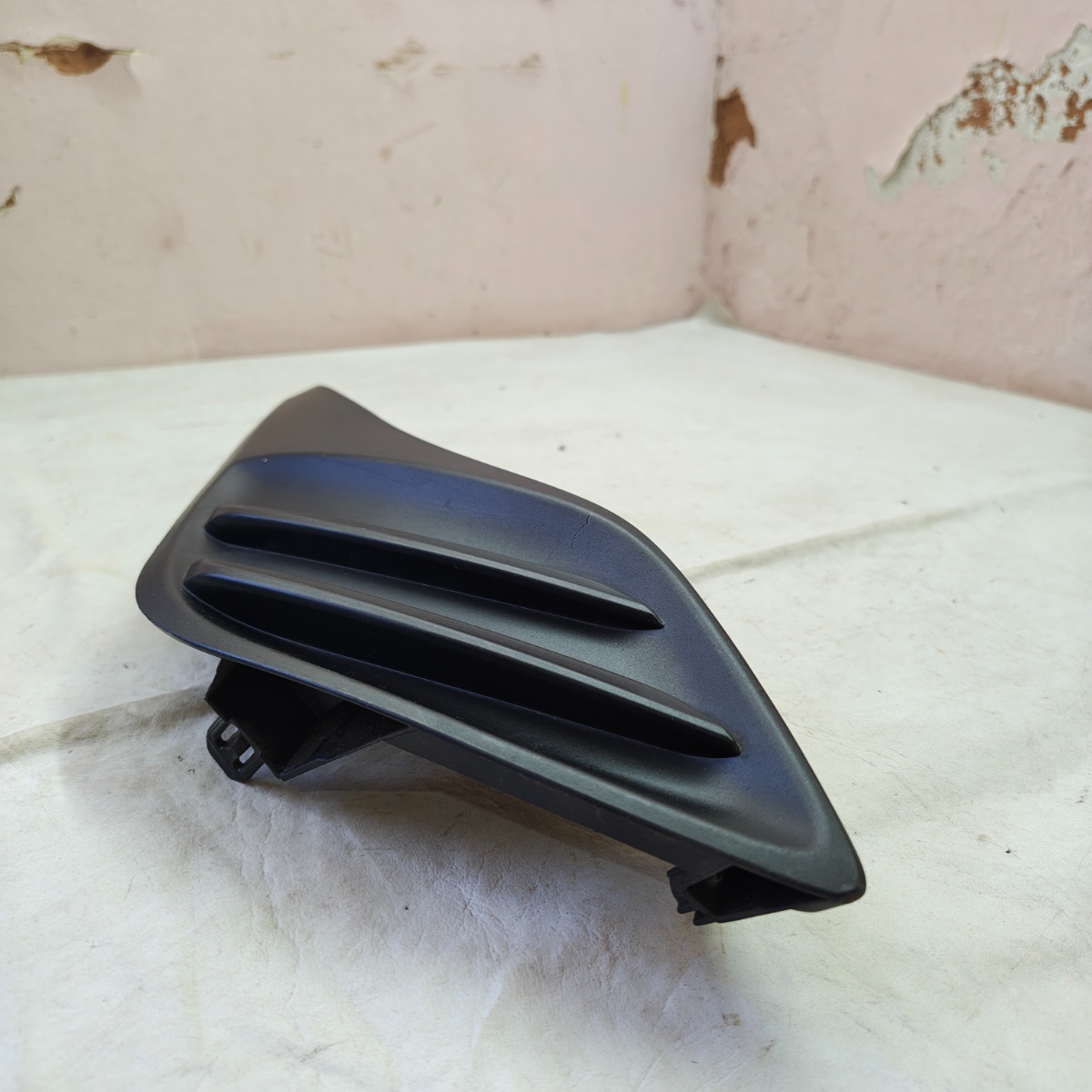 Moldura Tampa Farol Milha Sem Furo Yaris 2020 A 2024 - Imagem 2