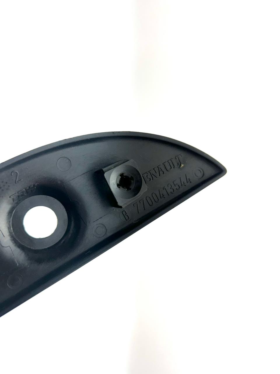 Moldura Acabamento Limpador Traseiro Renault Clio 2002/09 - Imagem 3
