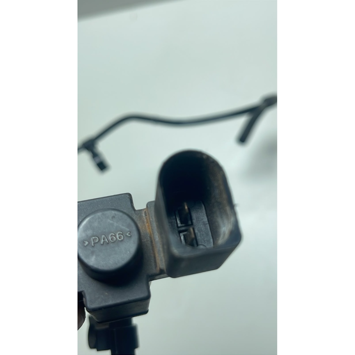 Válvula Solenoide Turbina Golf Jetta Passat A3 A4 037906283c - Imagem 2