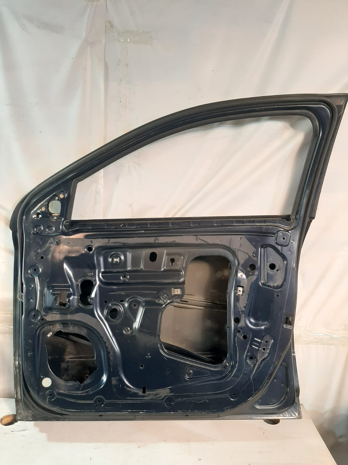 PORTA DIANTEIRA COBALT 2012/2016 LADO DIREITO (AMARELO) - Imagem 2