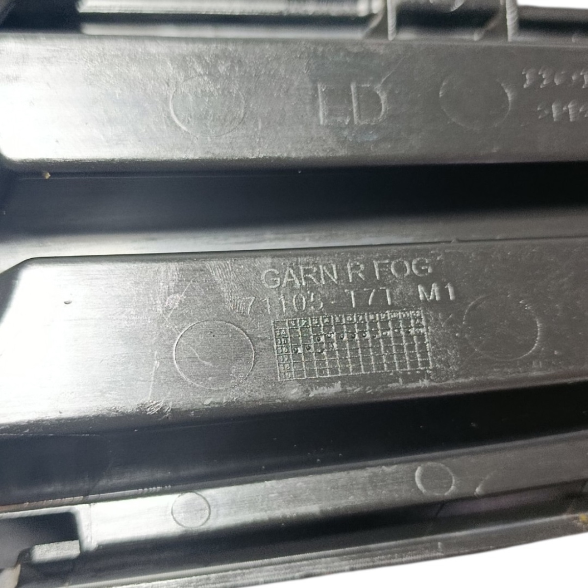 Moldura Farol Milha Direito Hrv 2016/2018 Original 71105t... Preto Direito - Imagem 6