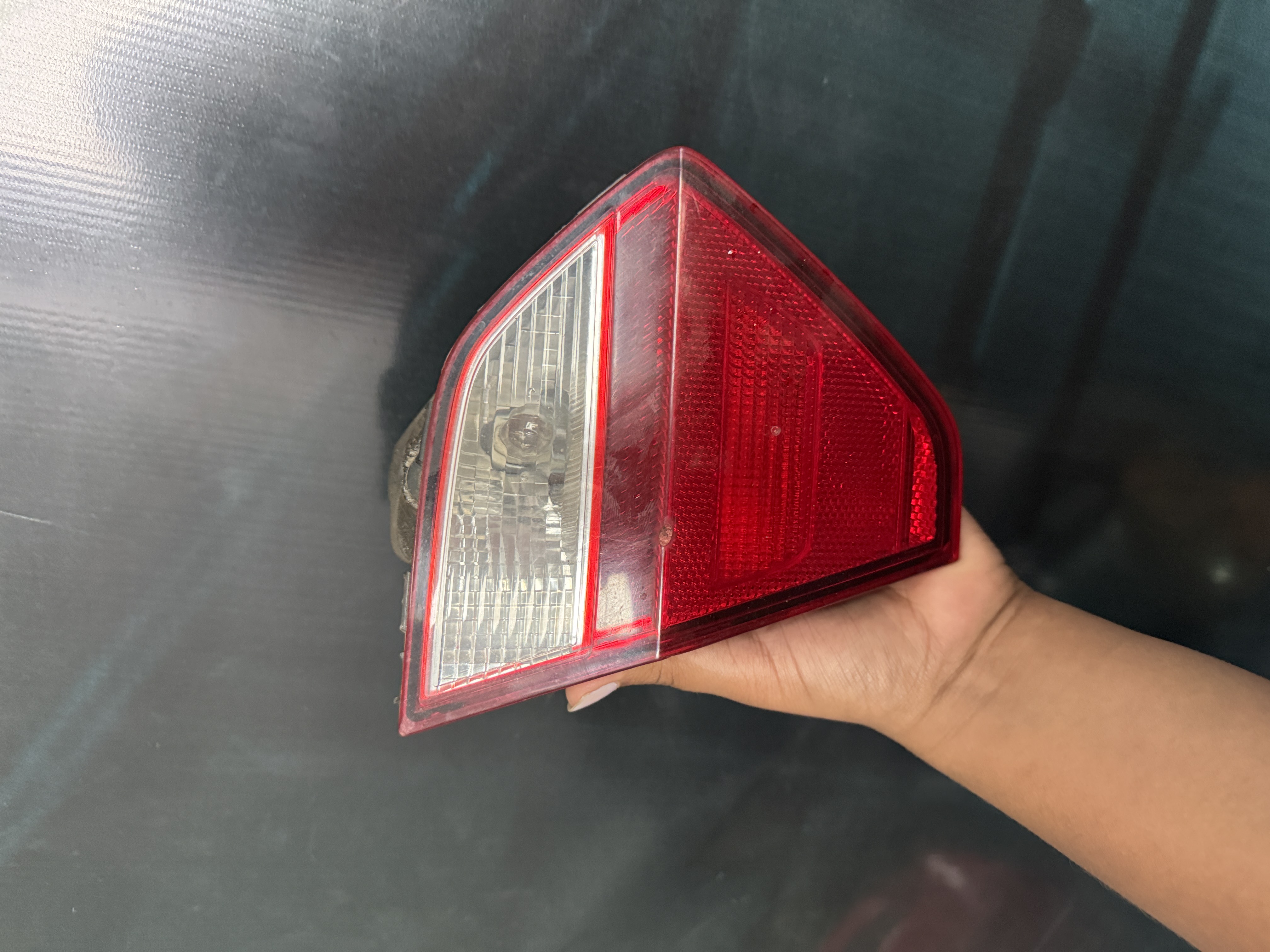 Lanterna Tampa Traseira  Voyage - Imagem 2