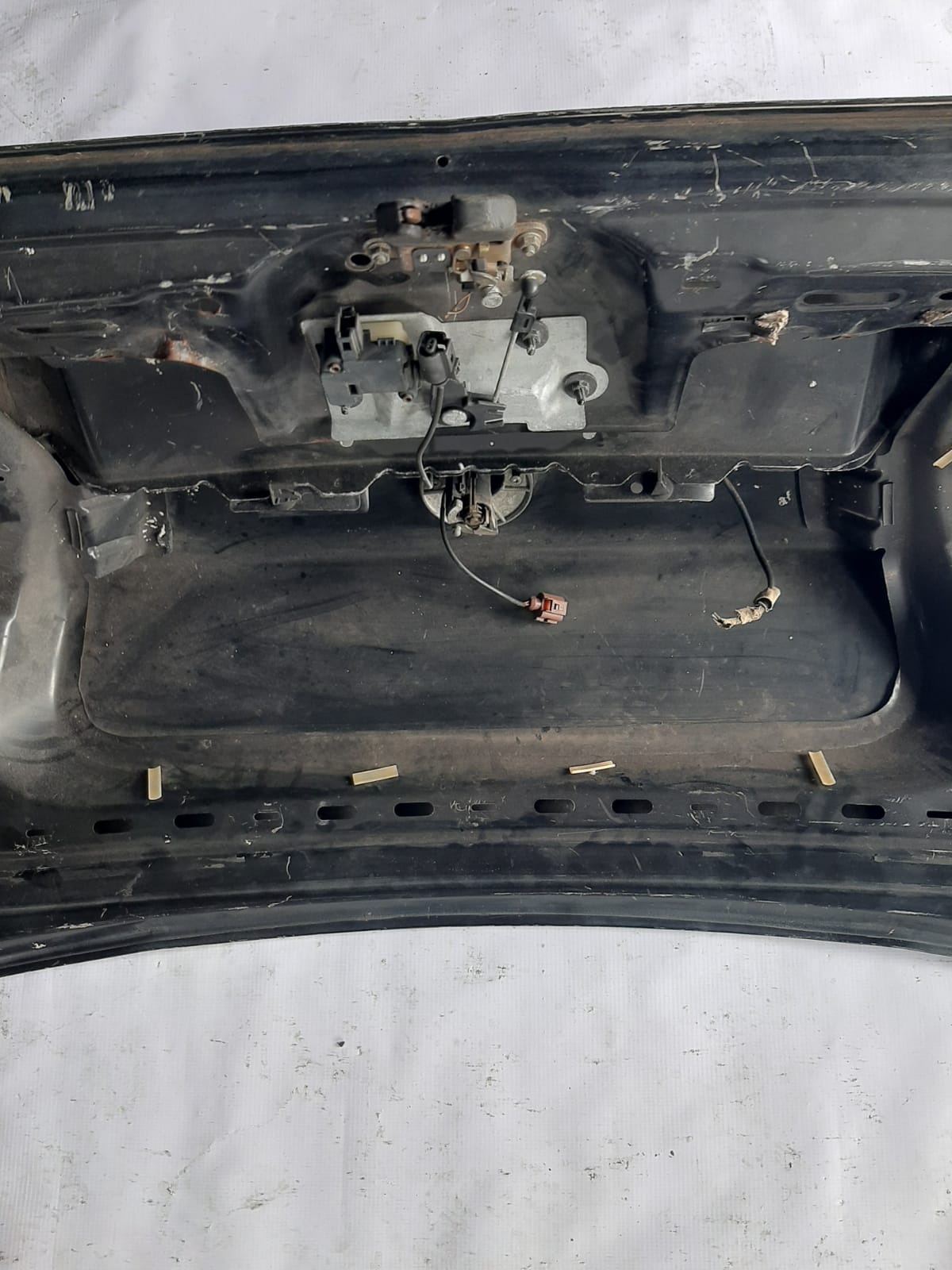 TAMPA TRASEIRA POLO SEDAN 2003/2014 (PRETA) - Imagem 8