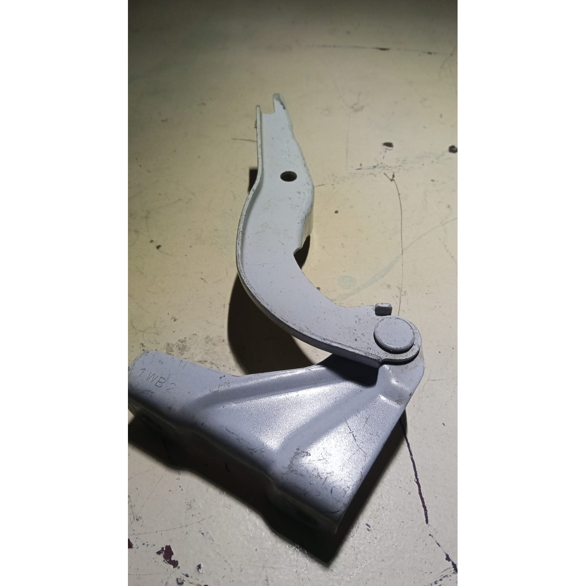 Braço Esquerdo Dobradiça Capô L200 Triton 2017 2020