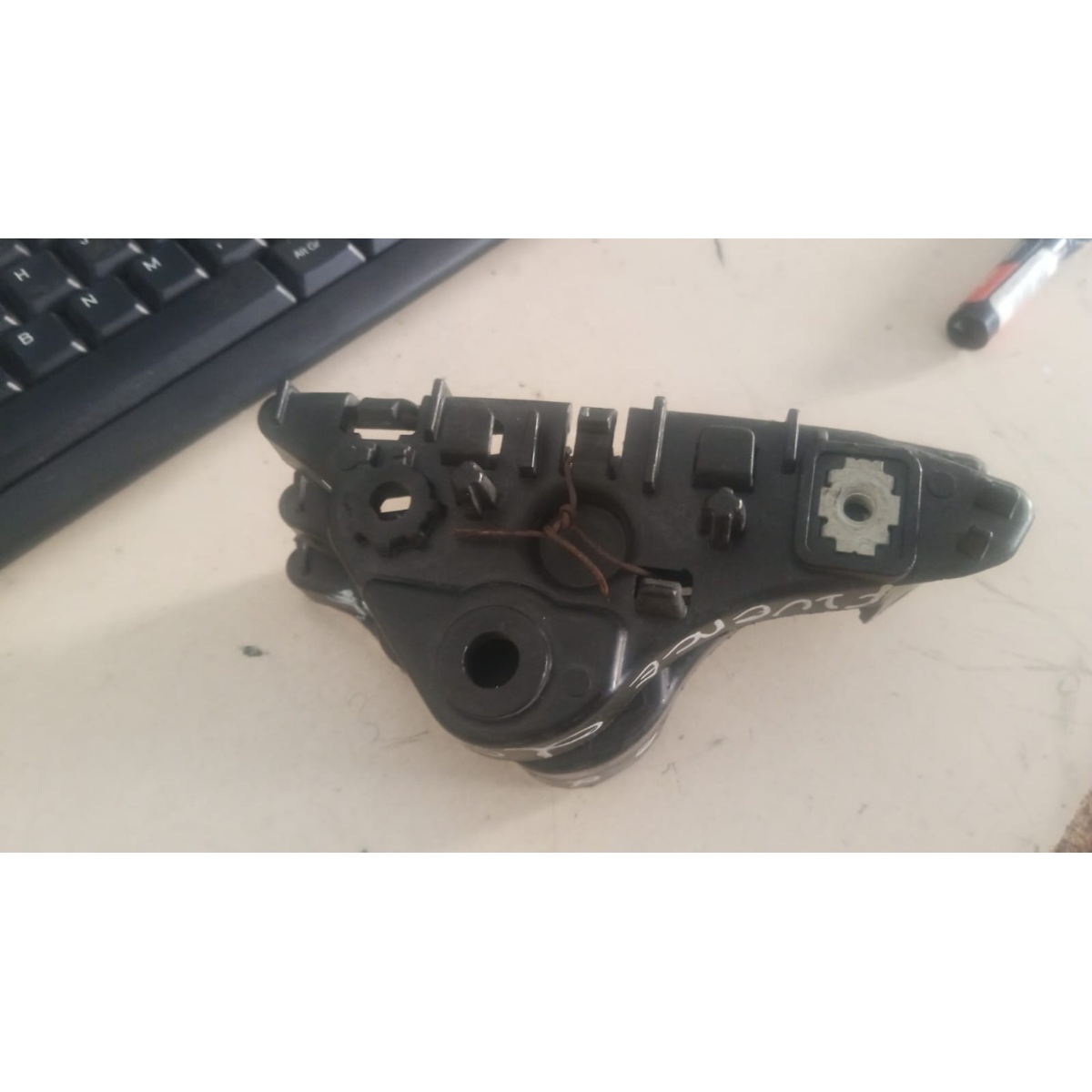 Guia Parachoque Dianteiro Direito Renault Fluence 2011-2014