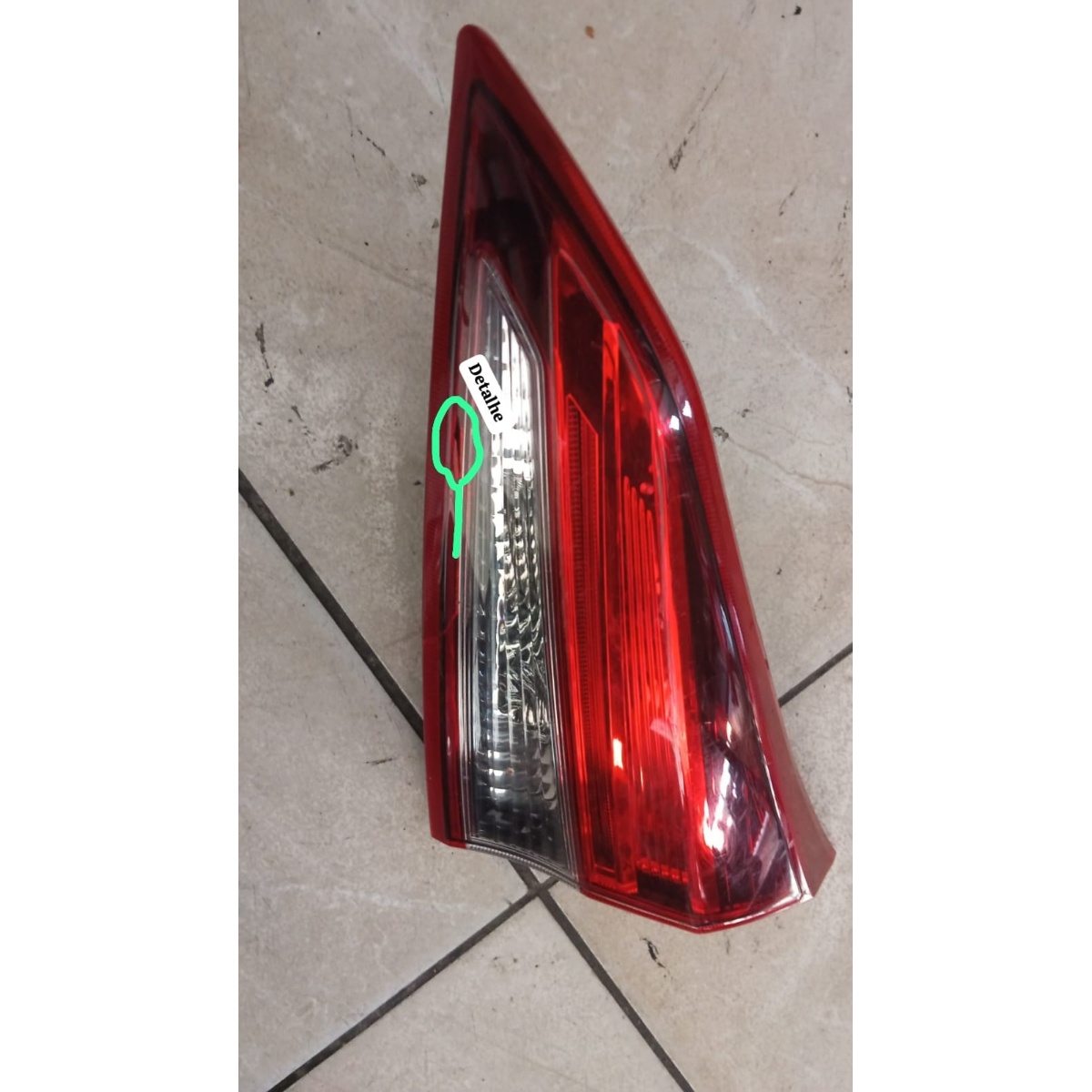 Lanterna Da Tampa Traseira Direita Toyota Yaris Com Detalhe Direito/passageiro Vermelho E Transparente