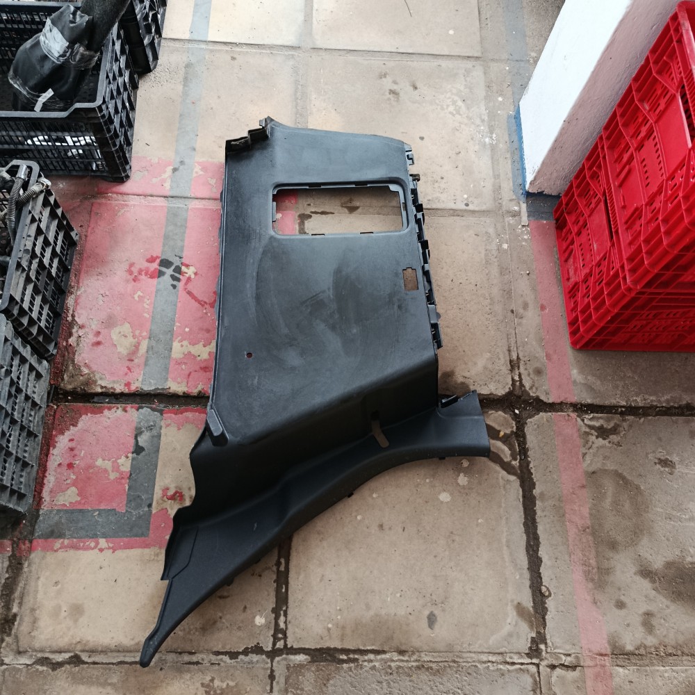 Acabamento mala esquerd Renault captur 2018