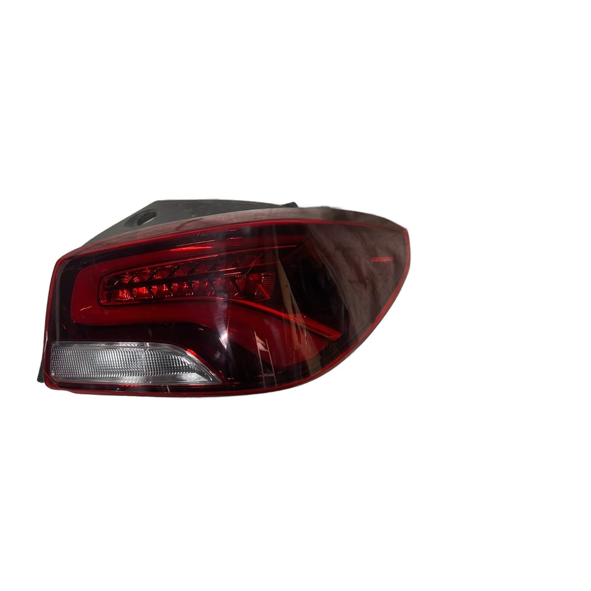 LANTERNA DIREITA LED ONIX HATCH 20/25 original, com detalhe - Imagem 1