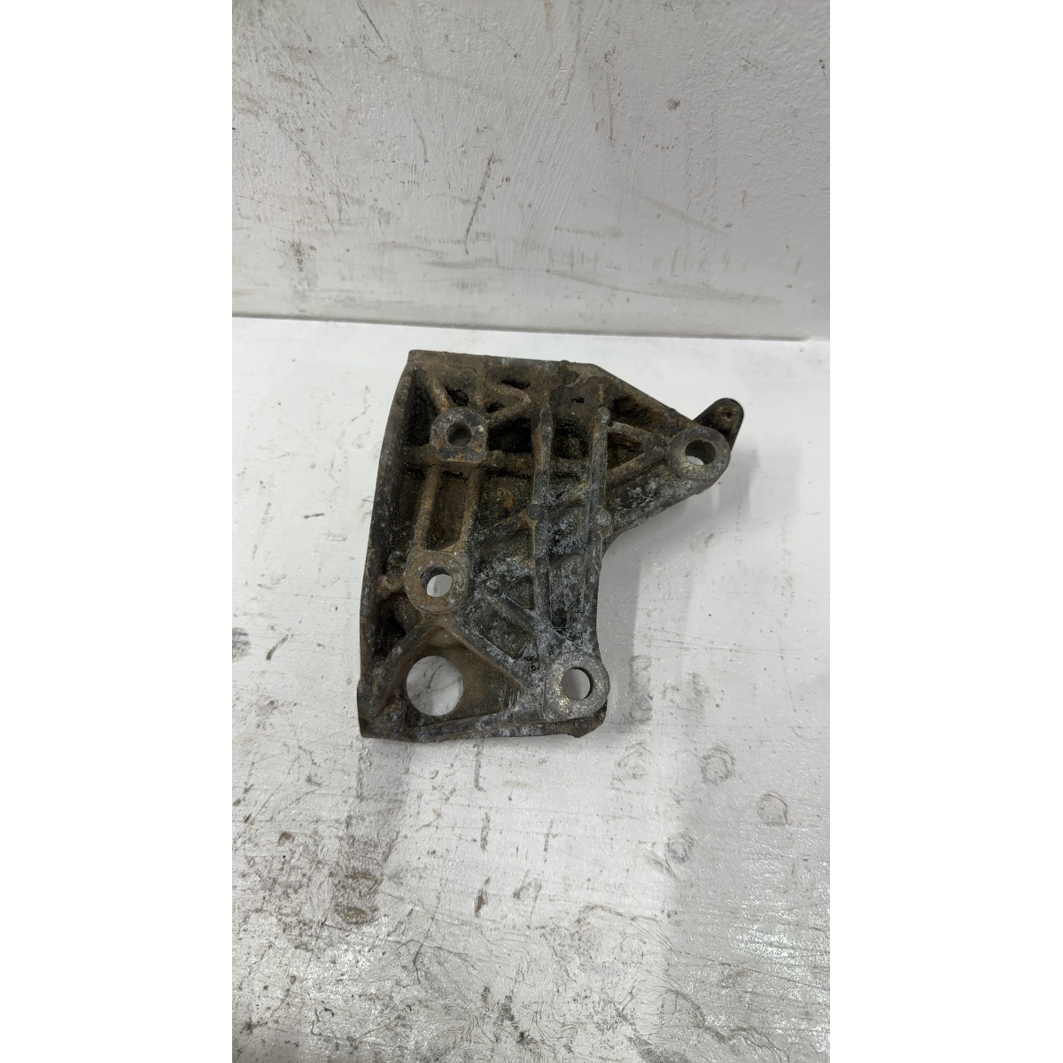 Suporte Alternador Renaut Logan 2011