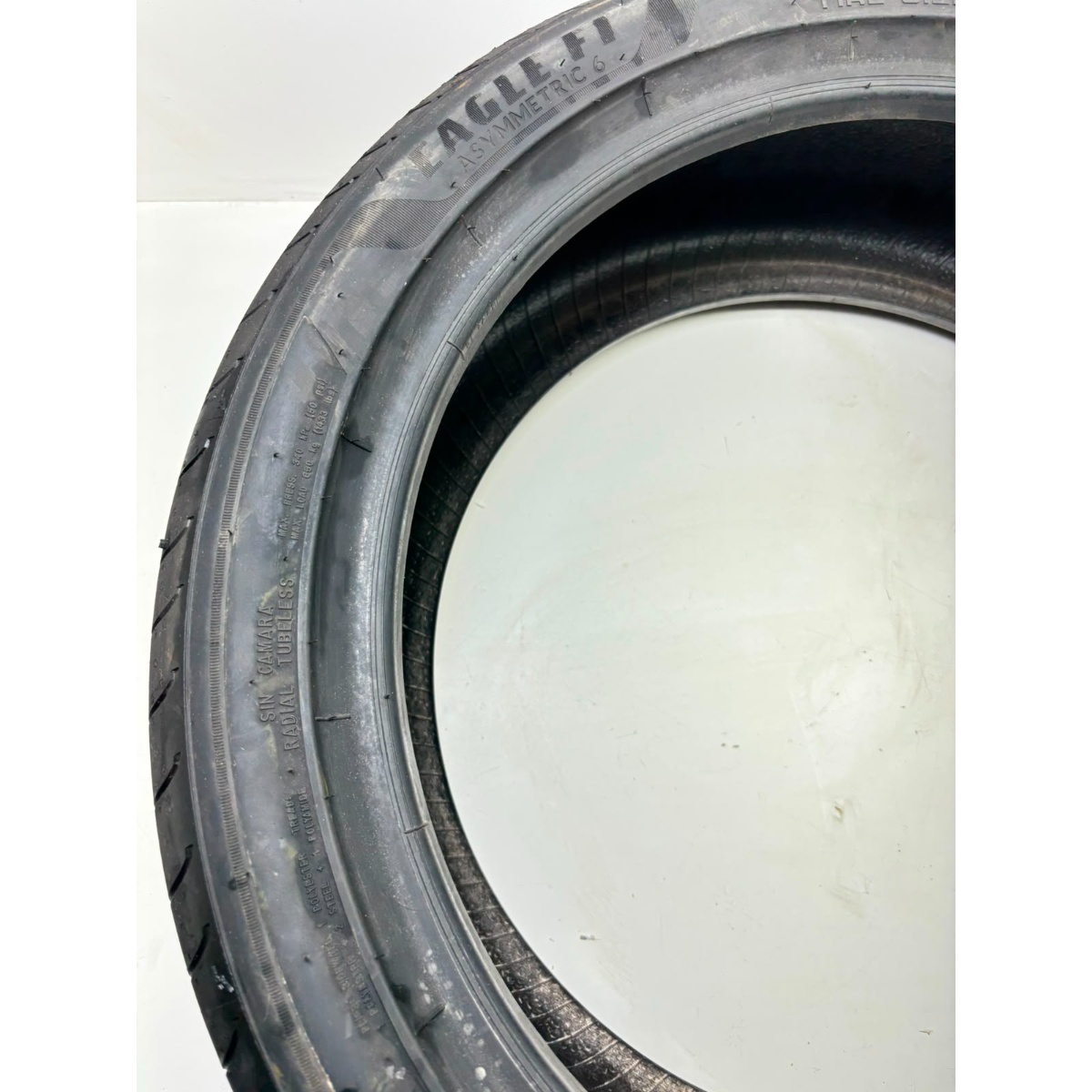 Pneu C/ Detalhe 215/45R18 Goodyear Tire Sinze 93V Aro 18 - Imagem 4