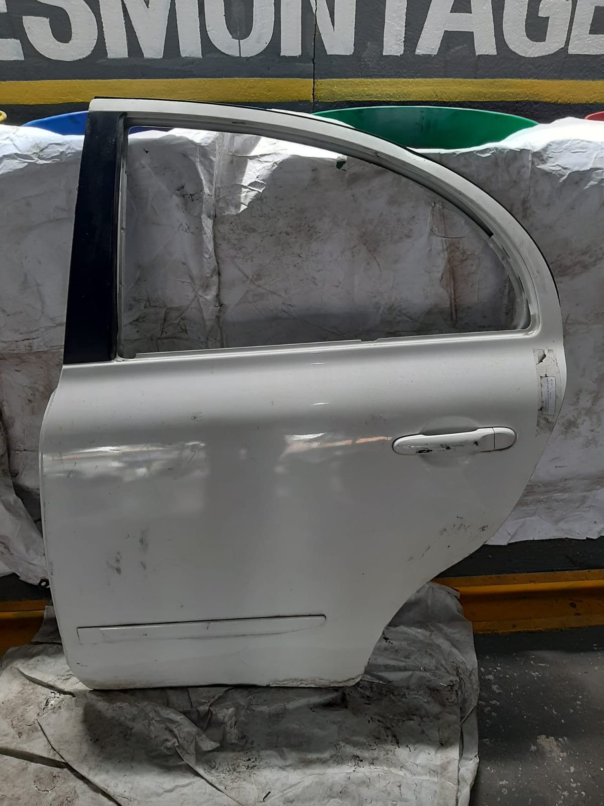 PORTA TRAS NISSAN MARCH LE BRANCO