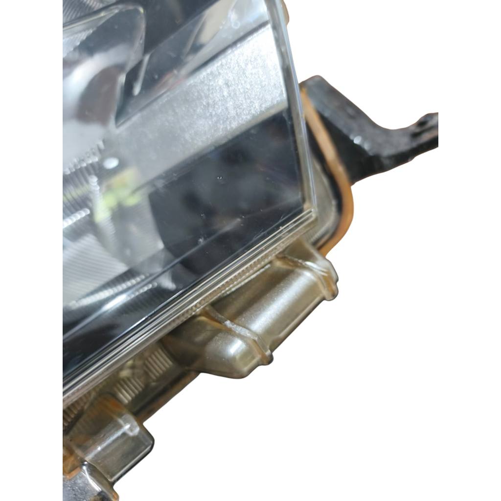 Farol Direito Toyota Hilux 2016 a 2019 original Recuperada