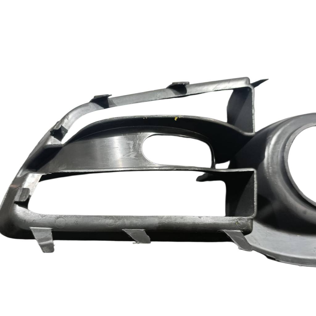 Moldura Farol De Milha Direito Chevrolet Montana 2011/2018 Preto Direito - Imagem 4