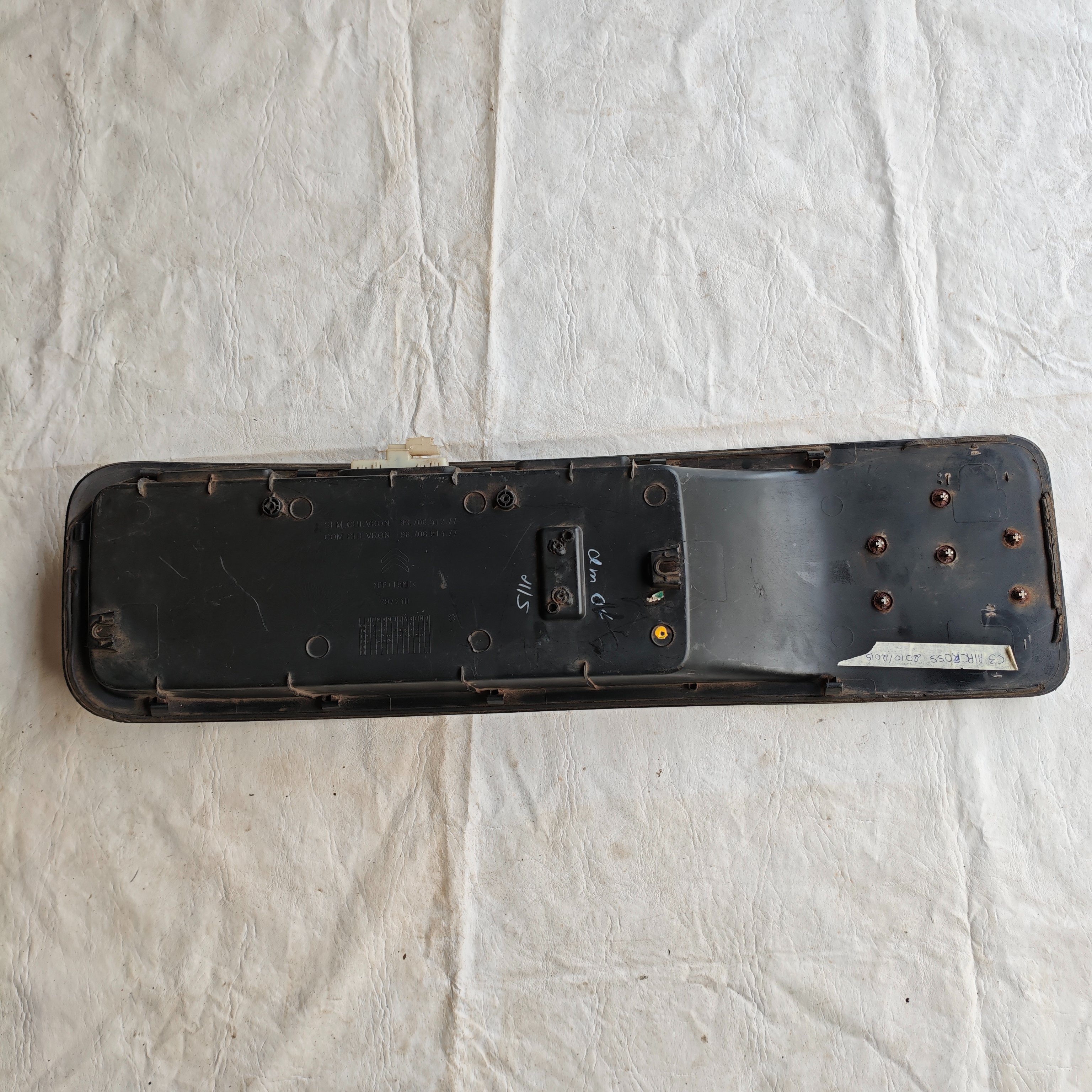 Moldura Tampa Traseira Citroen Aircross - Imagem 5