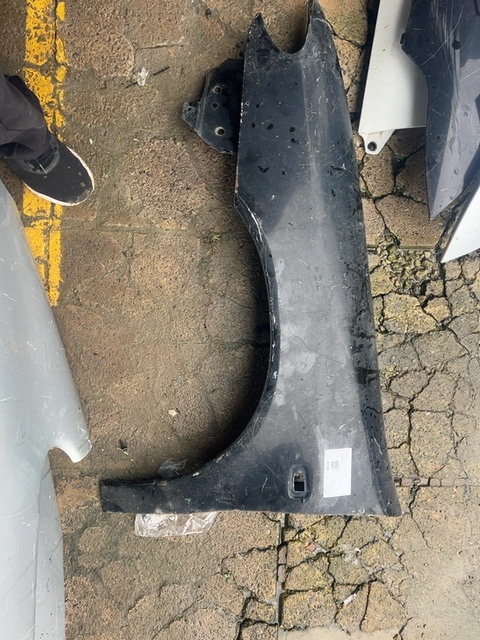 PARALAMA ESQUERD XSARA VTS HATCH DETALHE