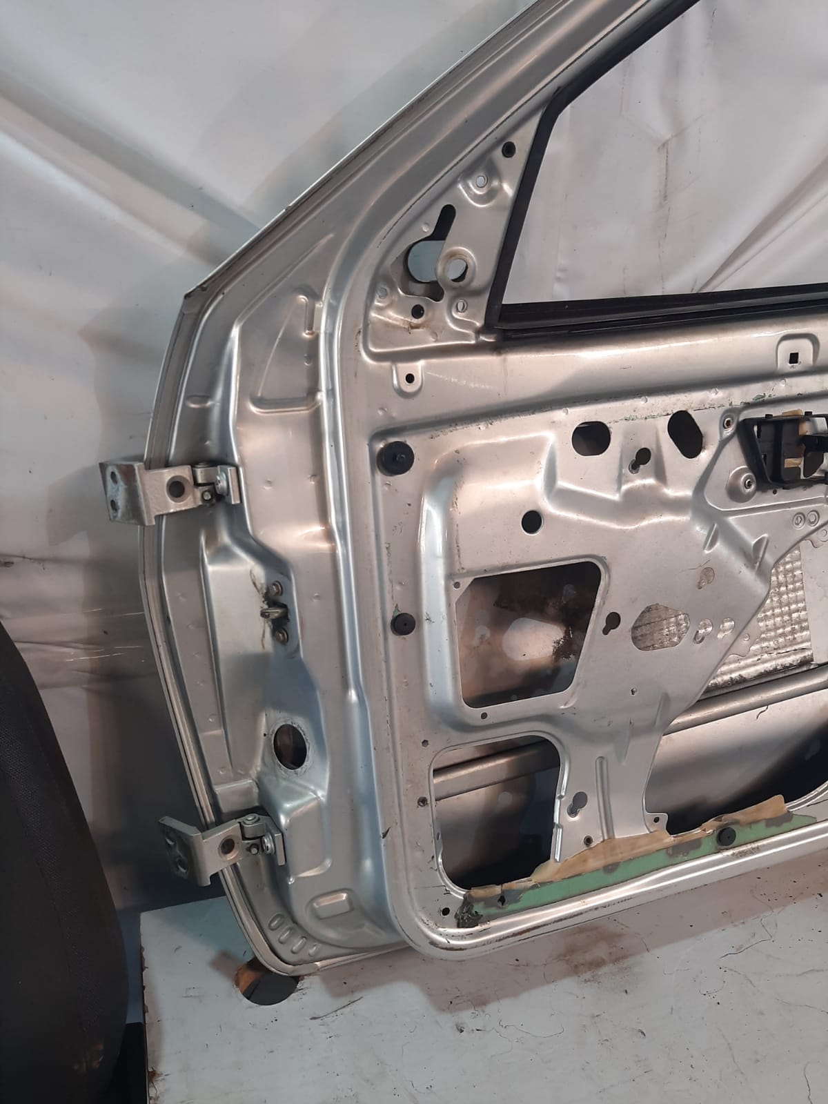 PORTA DIANTEIRA POLO CLASSIC 1997/2002 LADO DIREITO (PRATA) - Imagem 7