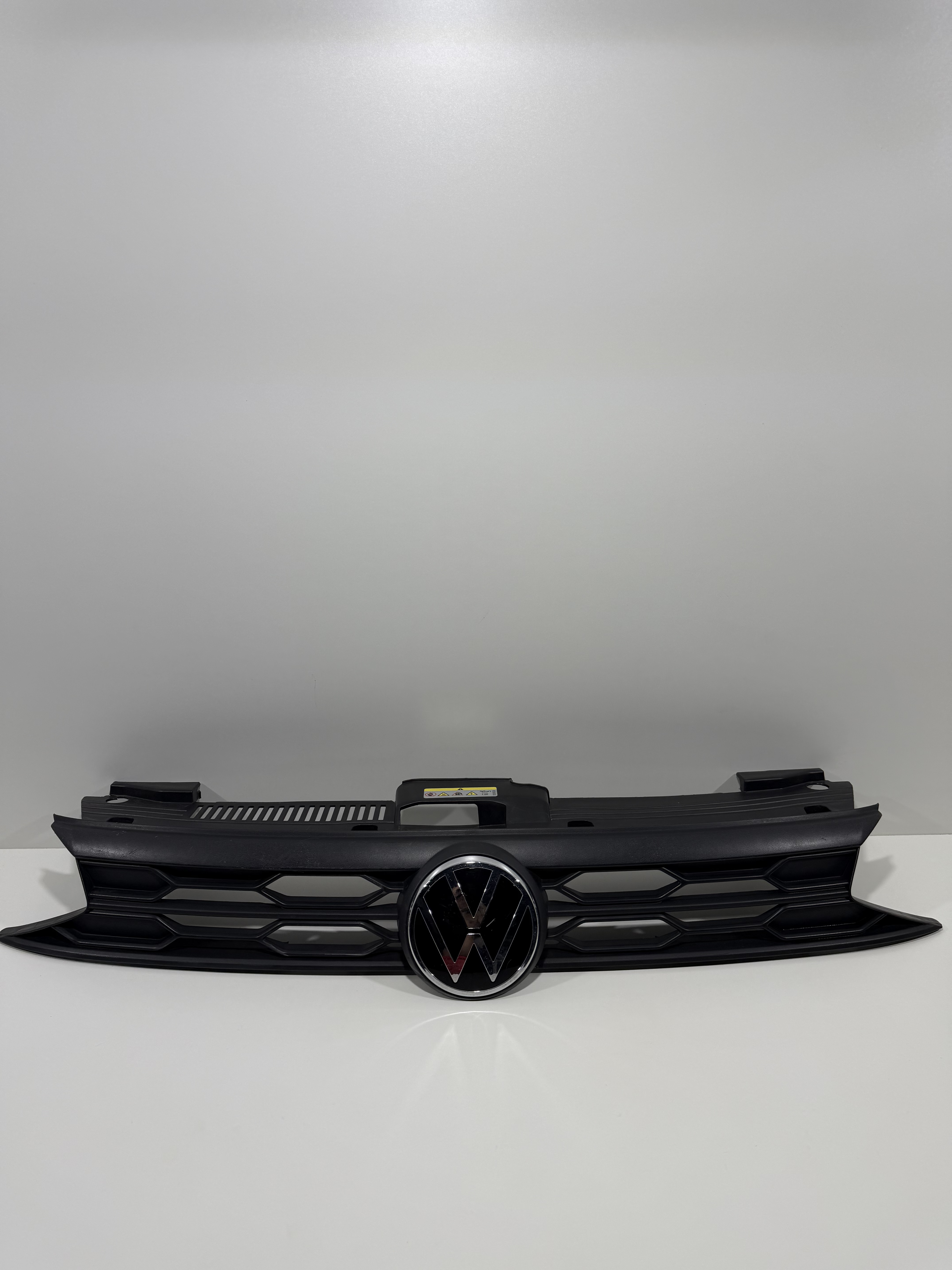 Grade Superior C/ Detalhe Vw Polo Track 2023/2025 2GX853653A - Imagem 1