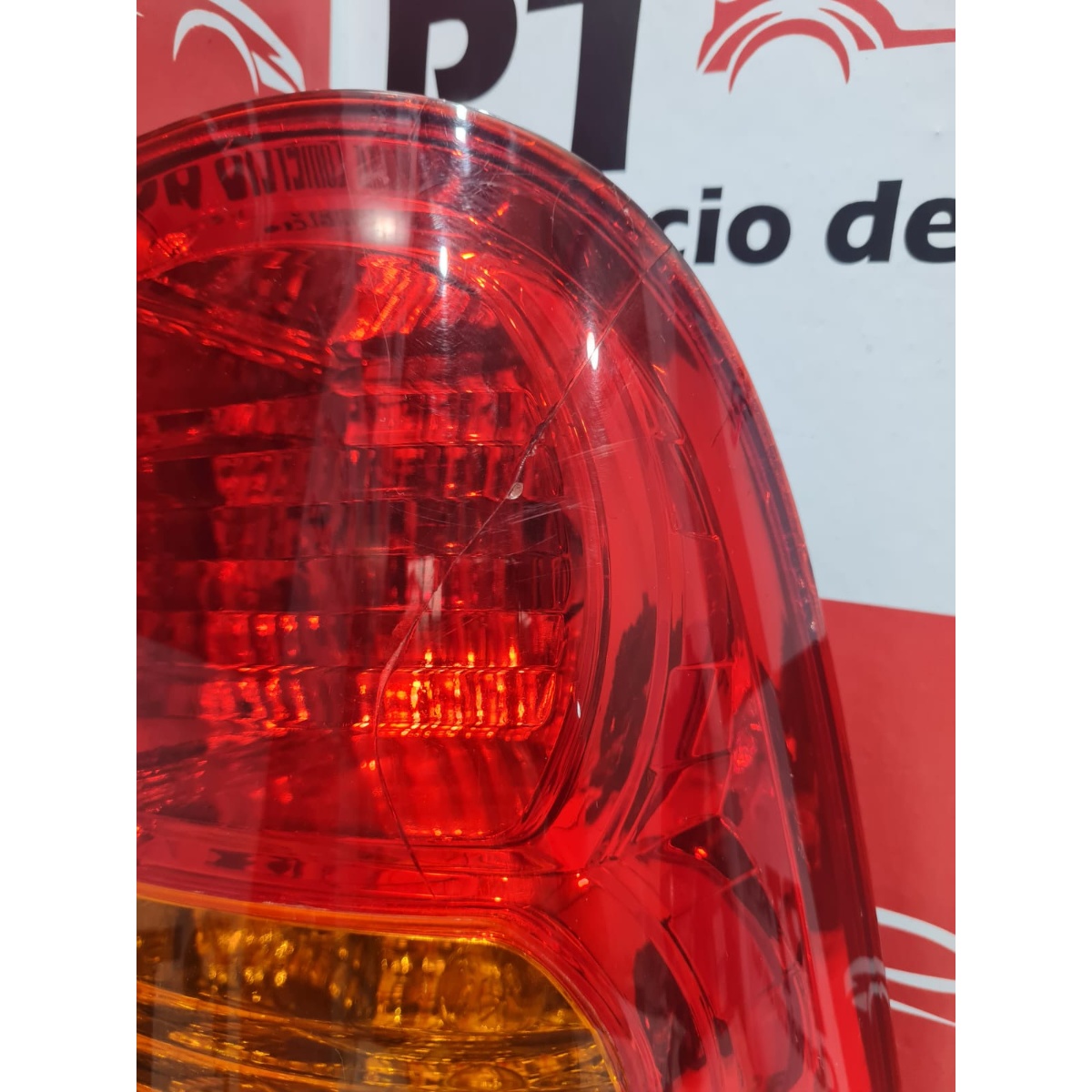 Lanterna Traseira Direita Toyota Hilux 2010 Com Avaria - Imagem 3