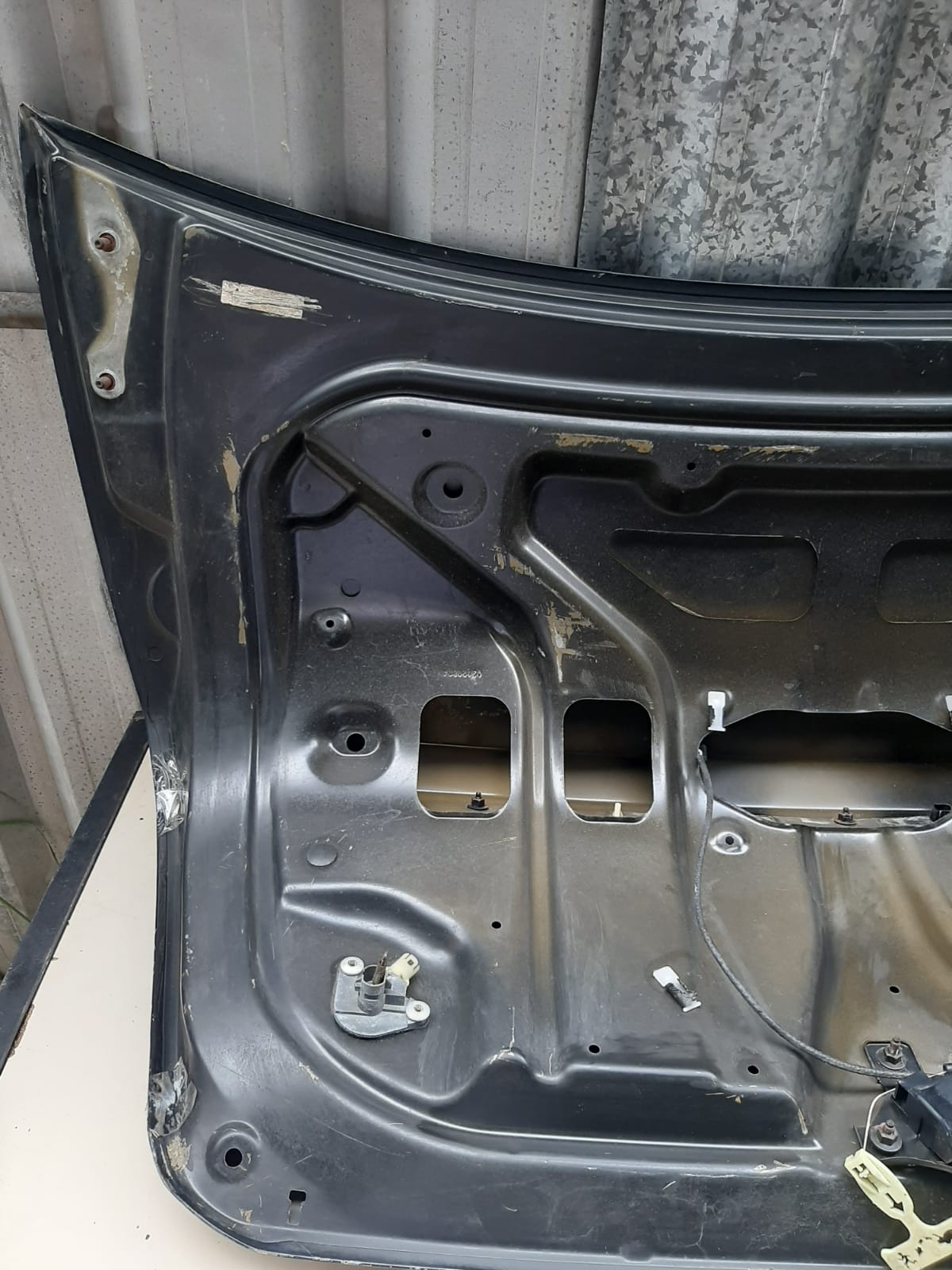 TAMPA TRASEIRA FORD FUSION 2009/2012 (PRETA) - Imagem 4