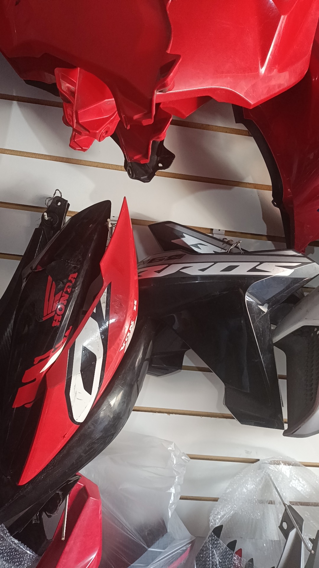 Carenagem/ Asa esquerda Bros 160cc 2025-2026