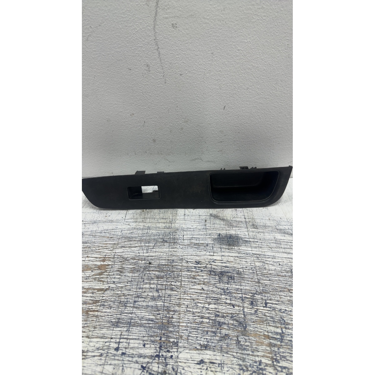 Moldura Botão Vidro Traseiro Direito Nissan Tiida 80960el10a Preto