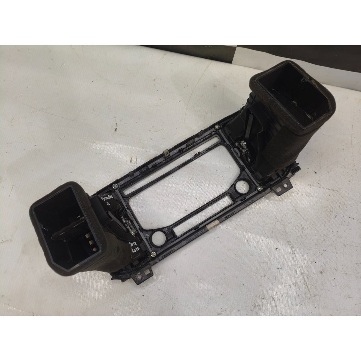 Suporte Central Painel Facia M14 485 Hyundai Kia 2017 A 2022 - Imagem 7