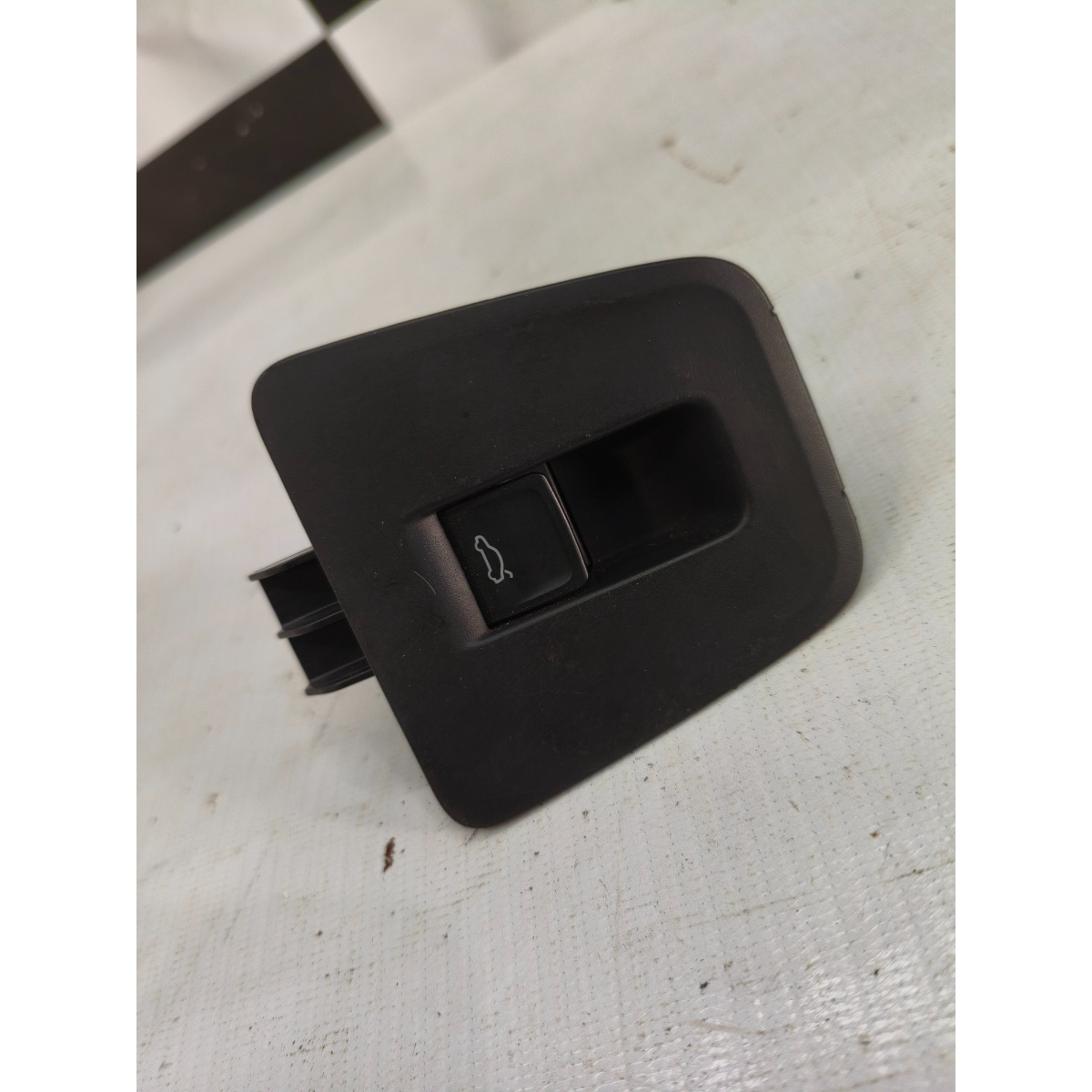 Interruptor Comando Porta Malas Vw Tiguan 18 A 25 3G0959831 - Imagem 4