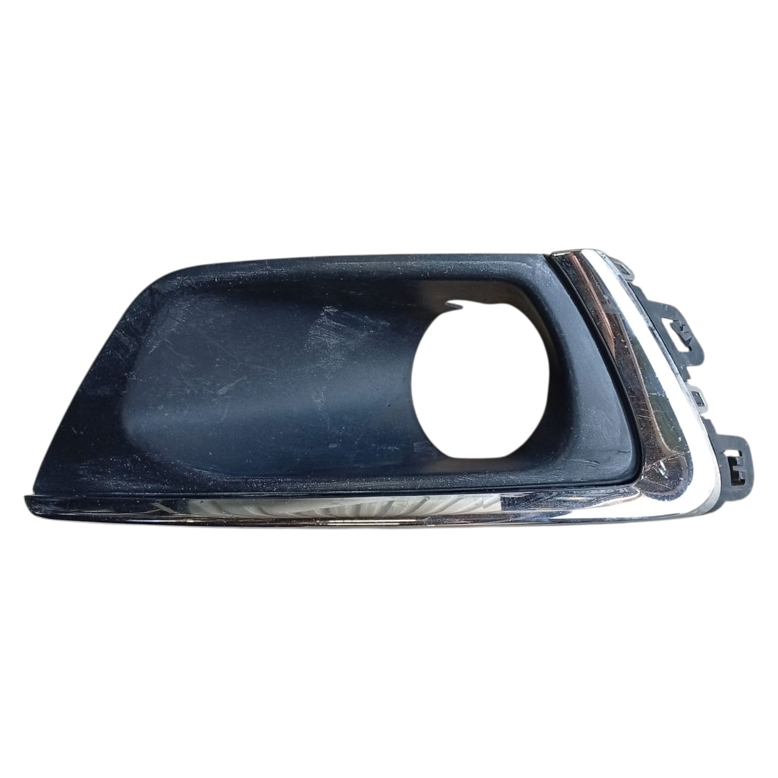 Moldura Farol Milha Esquerda Chevrolet Cobalt 2016 2022 Preto Esquerdo - Imagem 6