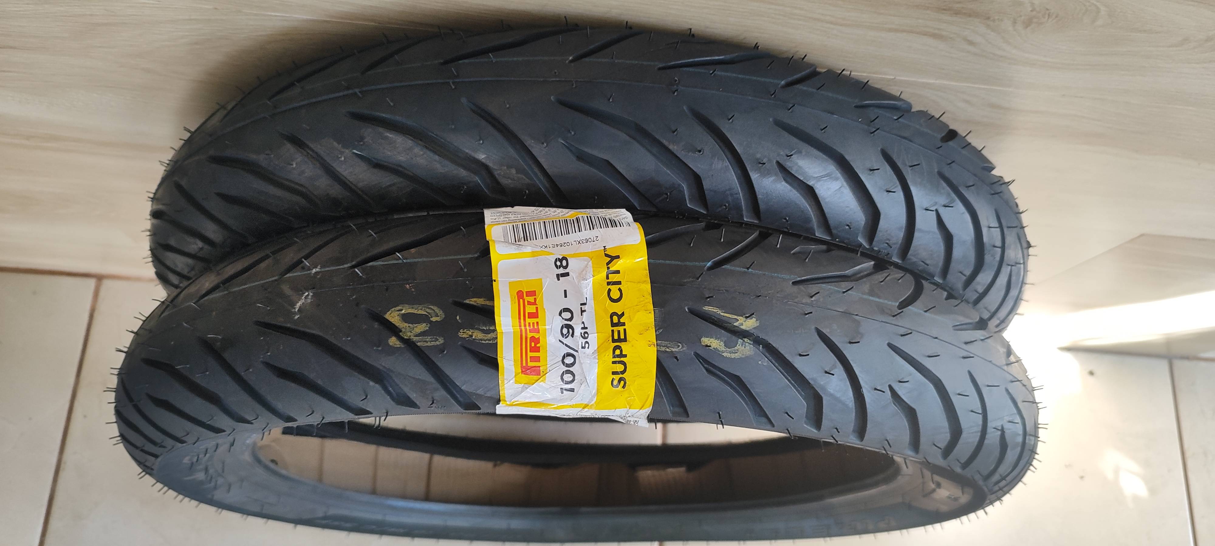 PNEU PIRELLI 100 90 18