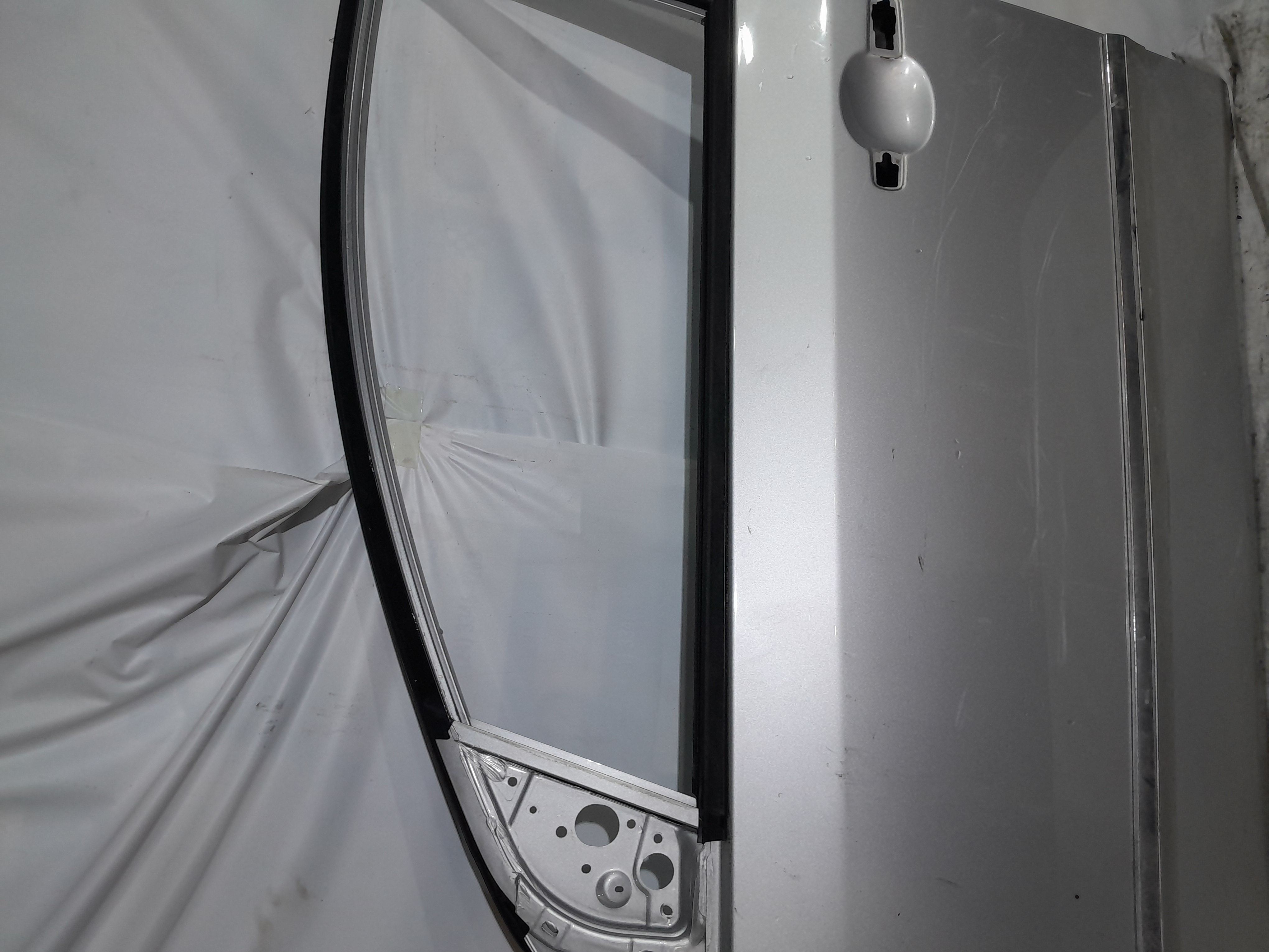 PORTA DIANTEIRA LE NISSAN SENTRA  (CINZA)