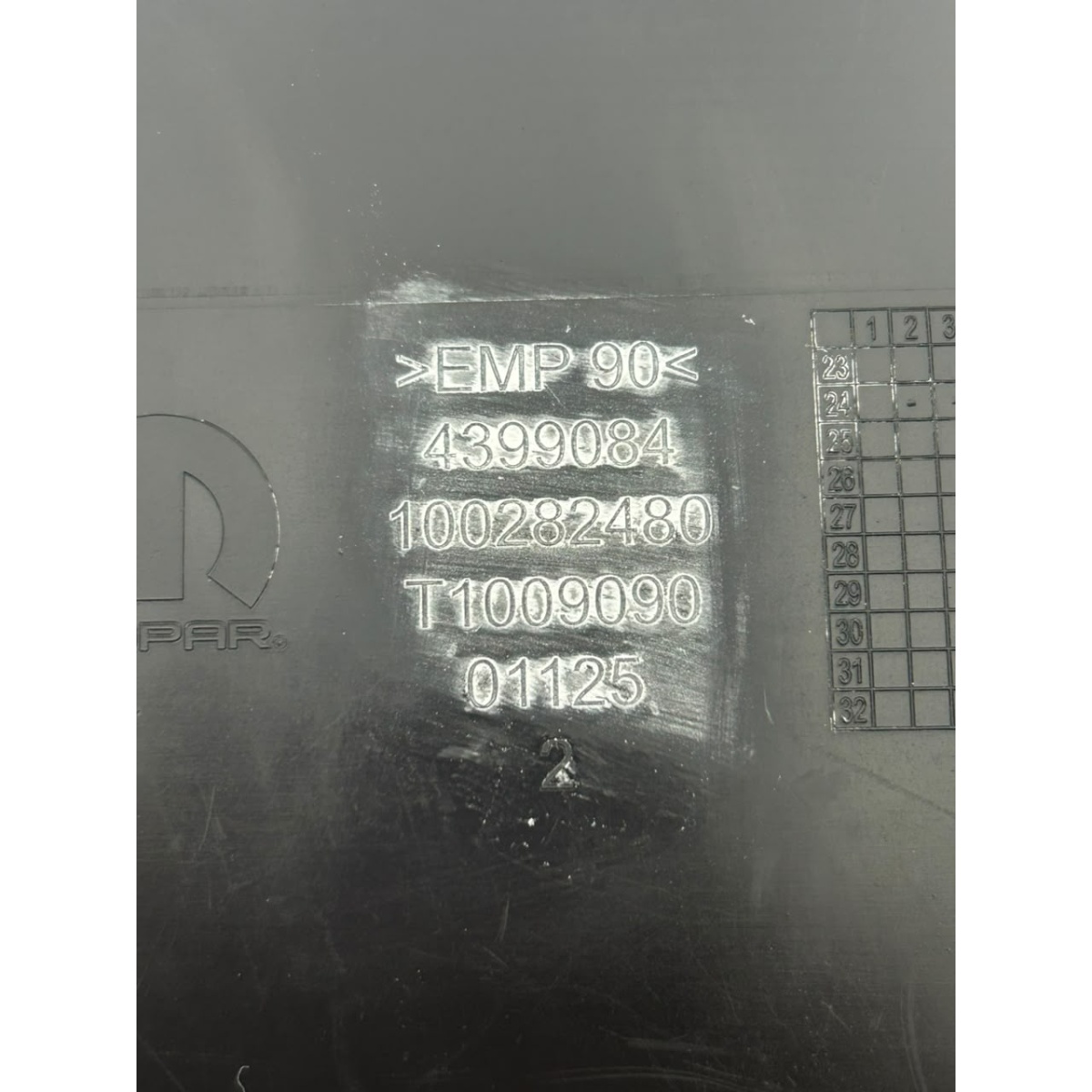 Borracha do Porta Objetos RAM Rampage 2023 a 2025 Original - Imagem 8