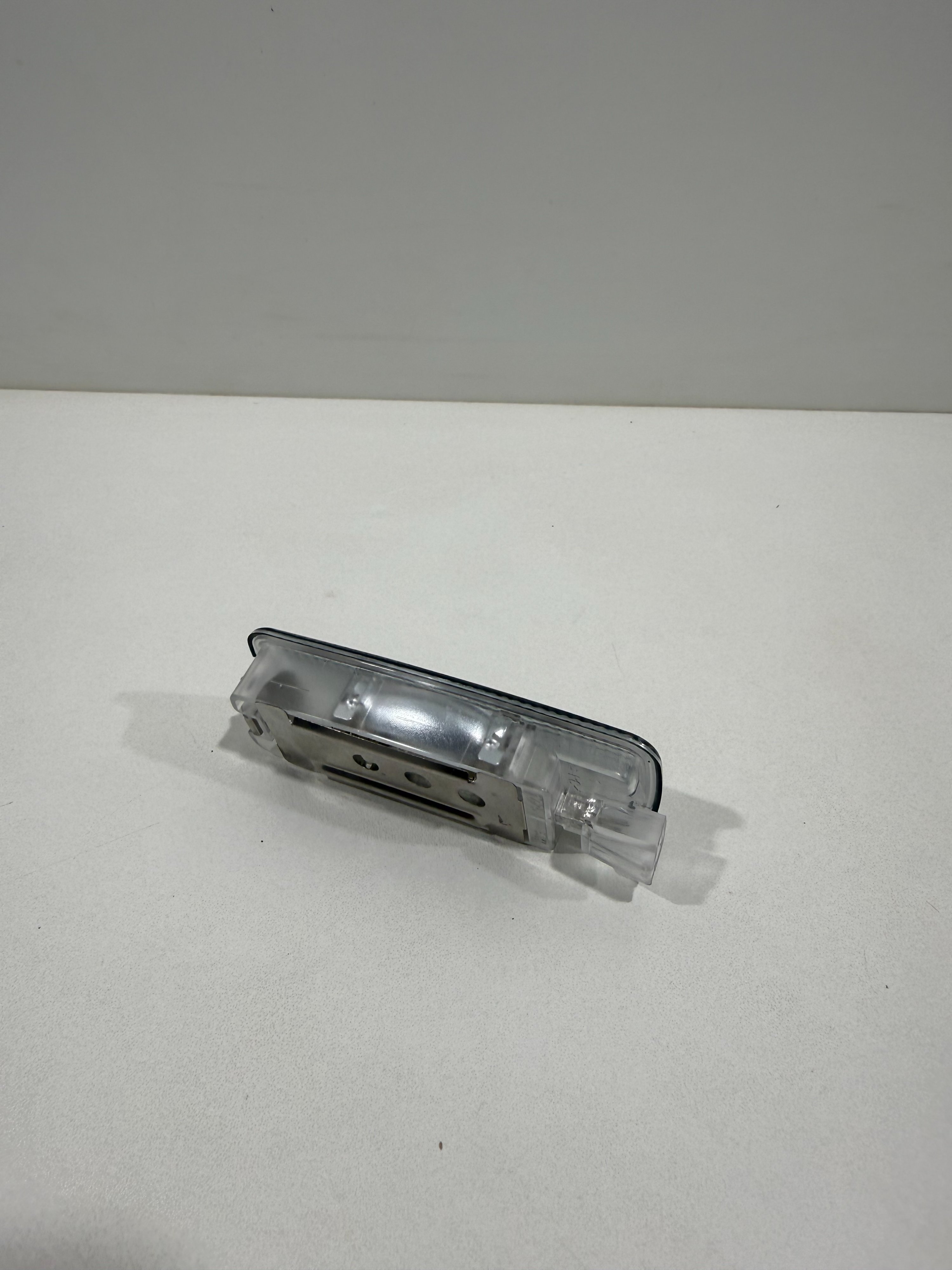 Luz de cortesia interna Audi A3 Sedan 4d0947105a - Imagem 4