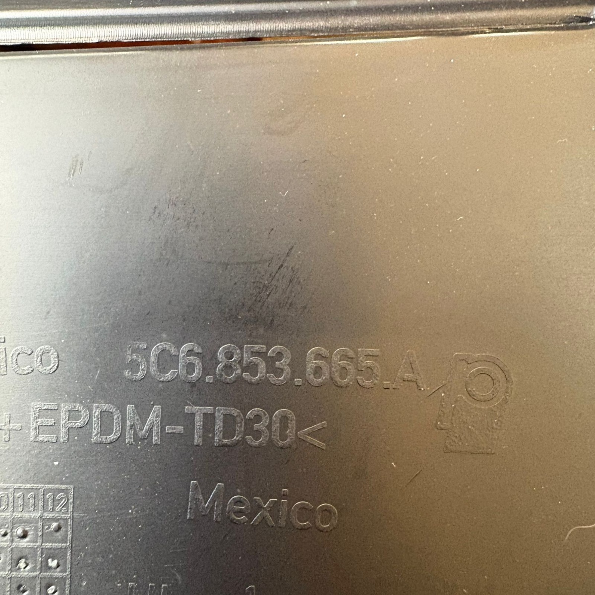 Moldura Farol De Milha Dianteiro Esquerdo Jetta Preto Esquerdo - Imagem 7