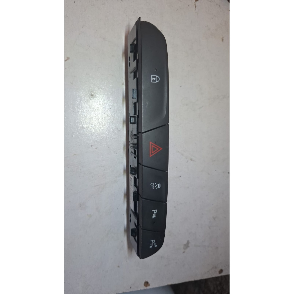 Comando Botão Alerta Gm Onix Plus Turbo 2020-2024 26236710 Preto