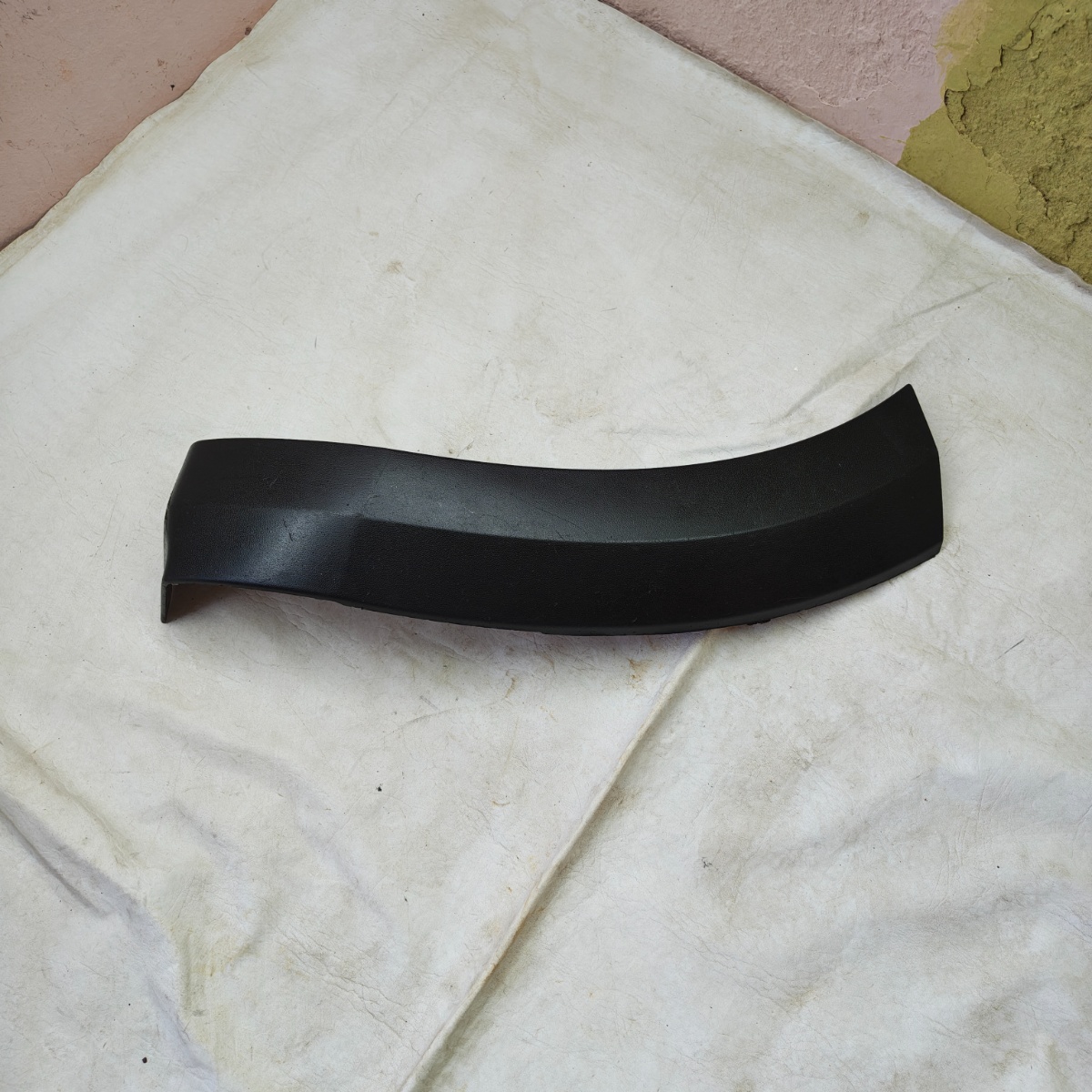 Moldura Parachoque Dianteiro Direito Saveiro G6 2014 2015 16 Preta