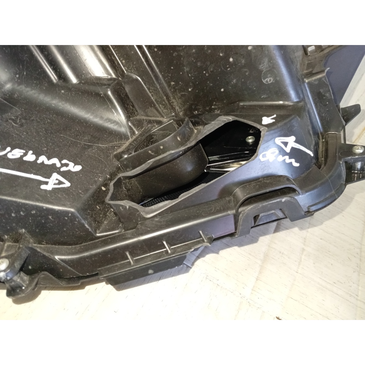 Farol Mitsubishi Eclipse Cross 2024 Inferior Com Avaria - Imagem 7