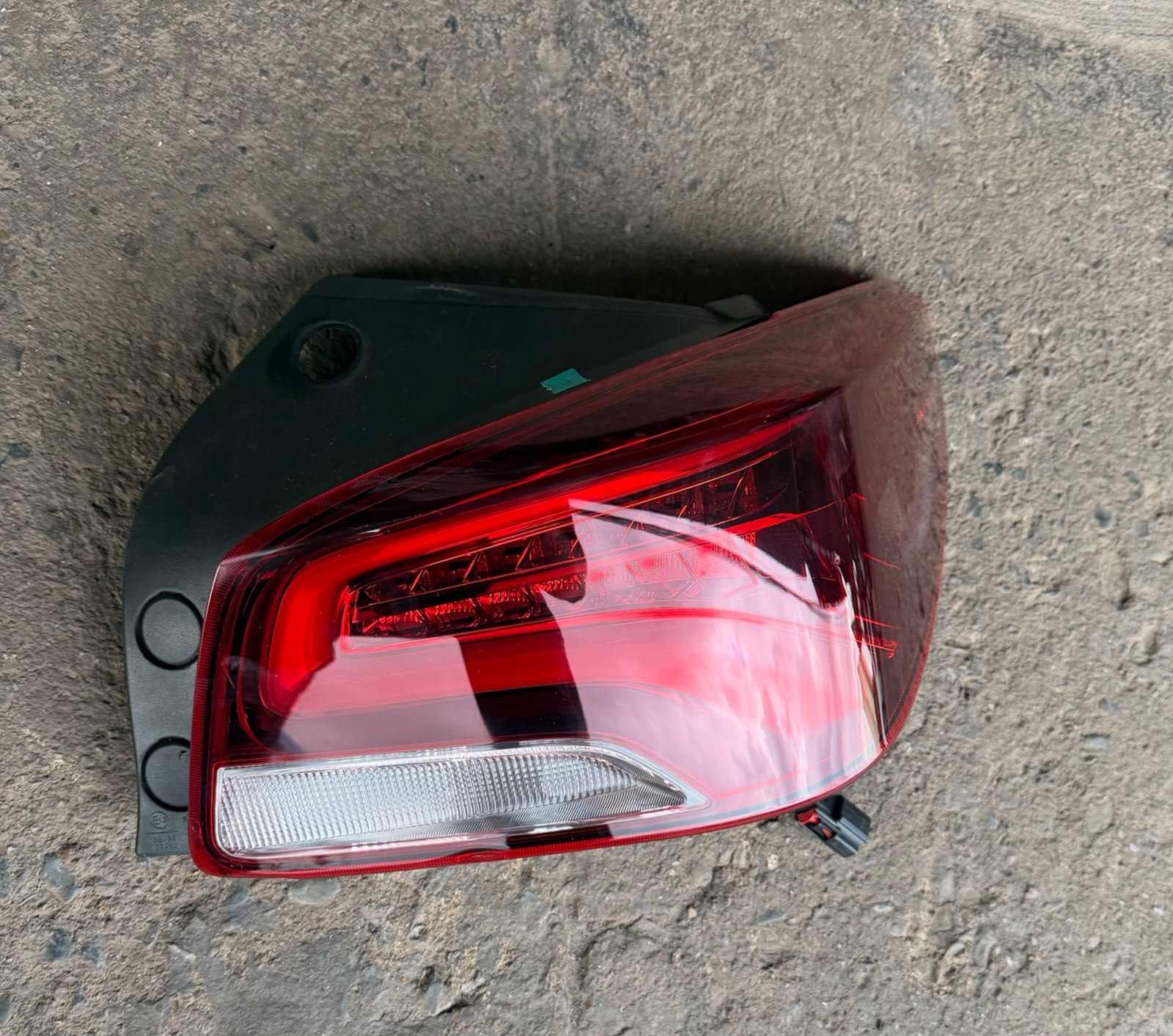 Lanterna Onix 2020 A 2026 Com Led Original Lado Esquerdo - Imagem 1
