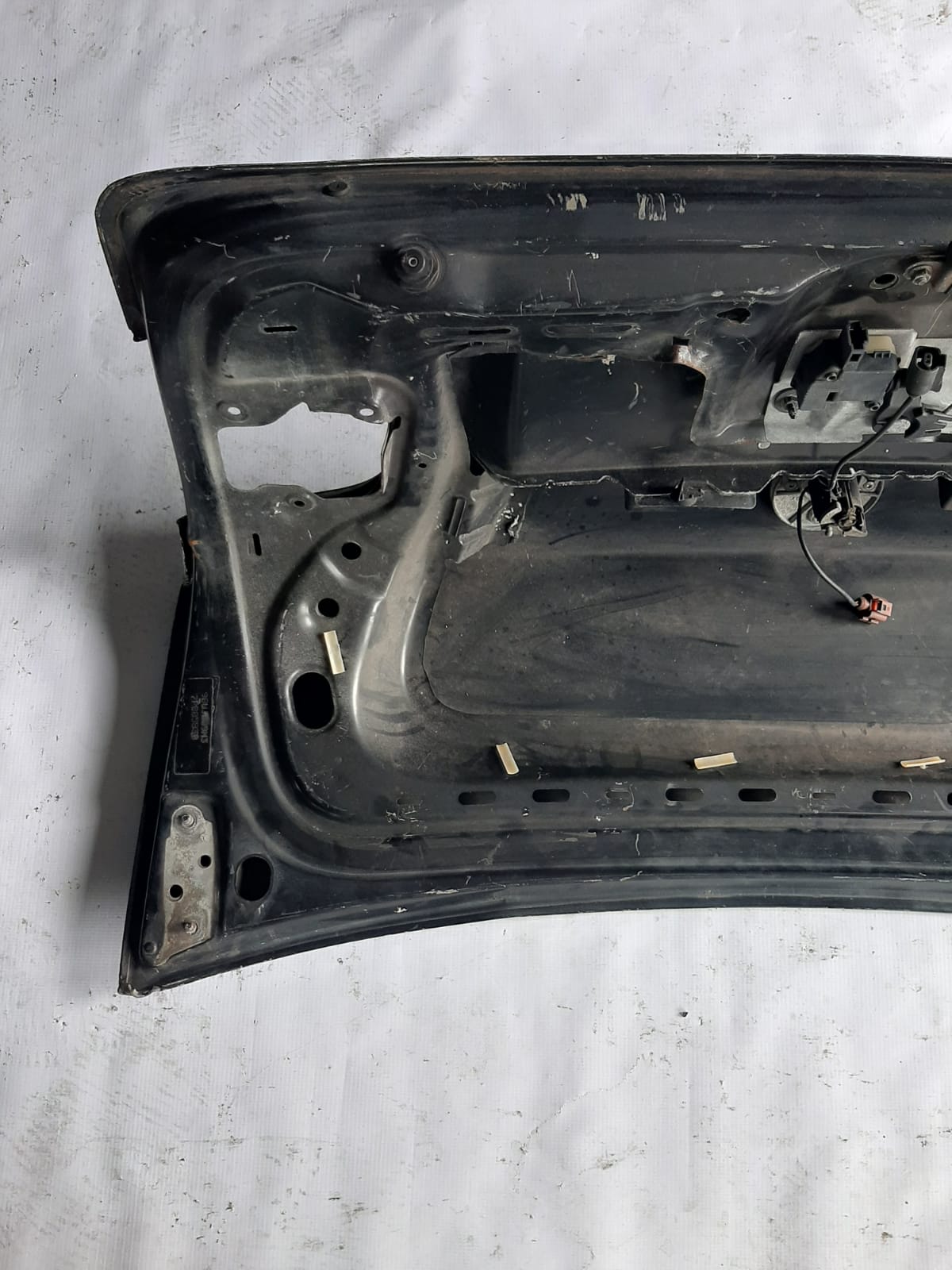TAMPA TRASEIRA POLO SEDAN 2003/2014 (PRETA) - Imagem 7
