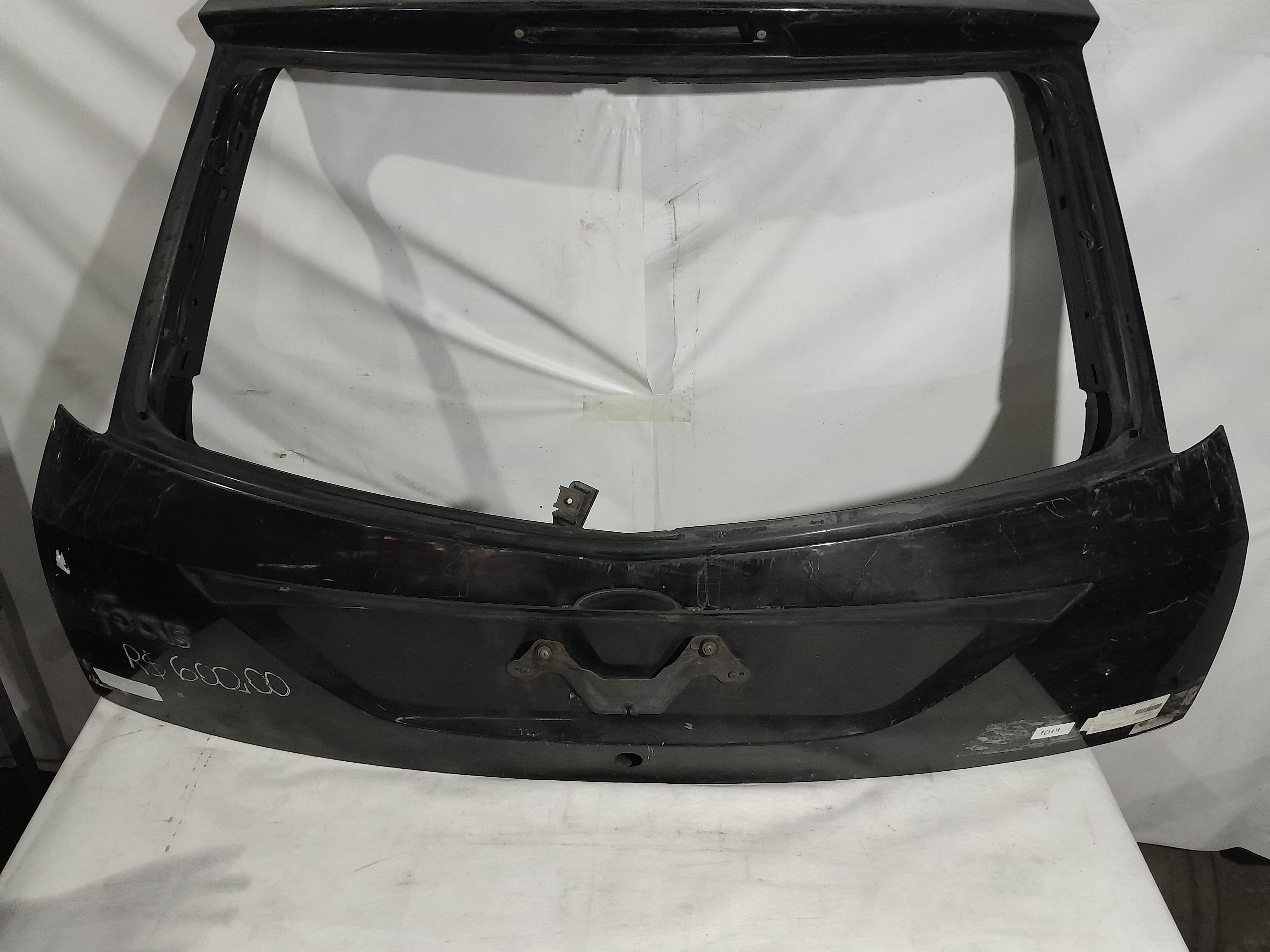 TAMPA TRASEIRA  FOCUS HATCH 2002/2005 (PRETA) - Imagem 4