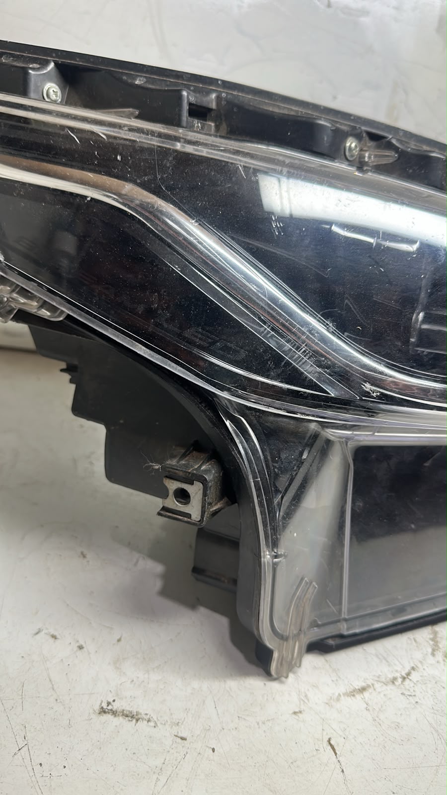 Farol Sw4 2023 Lado Direito  Com Avaria