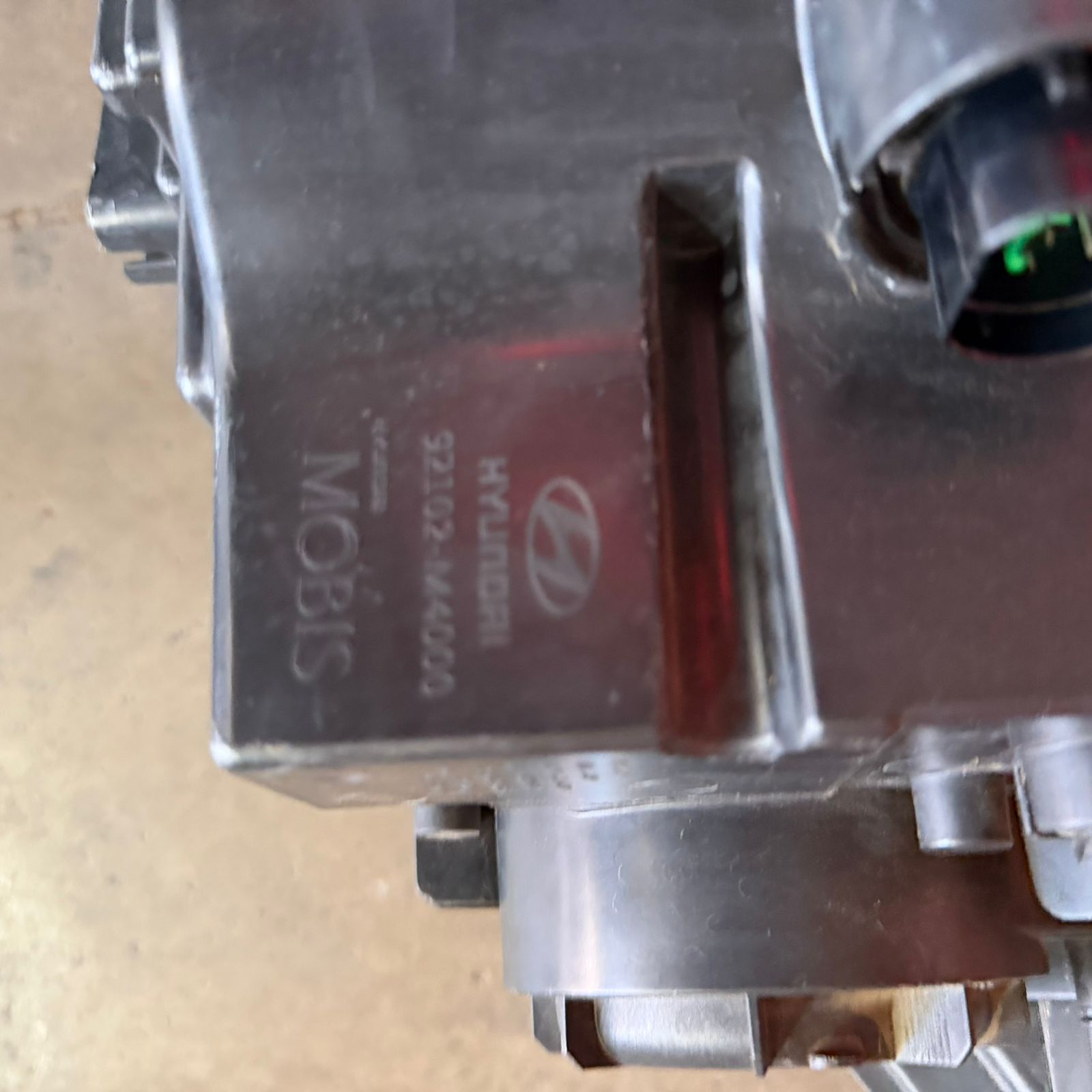 Farol Creta 2017 a 2020 original usado - Imagem 4
