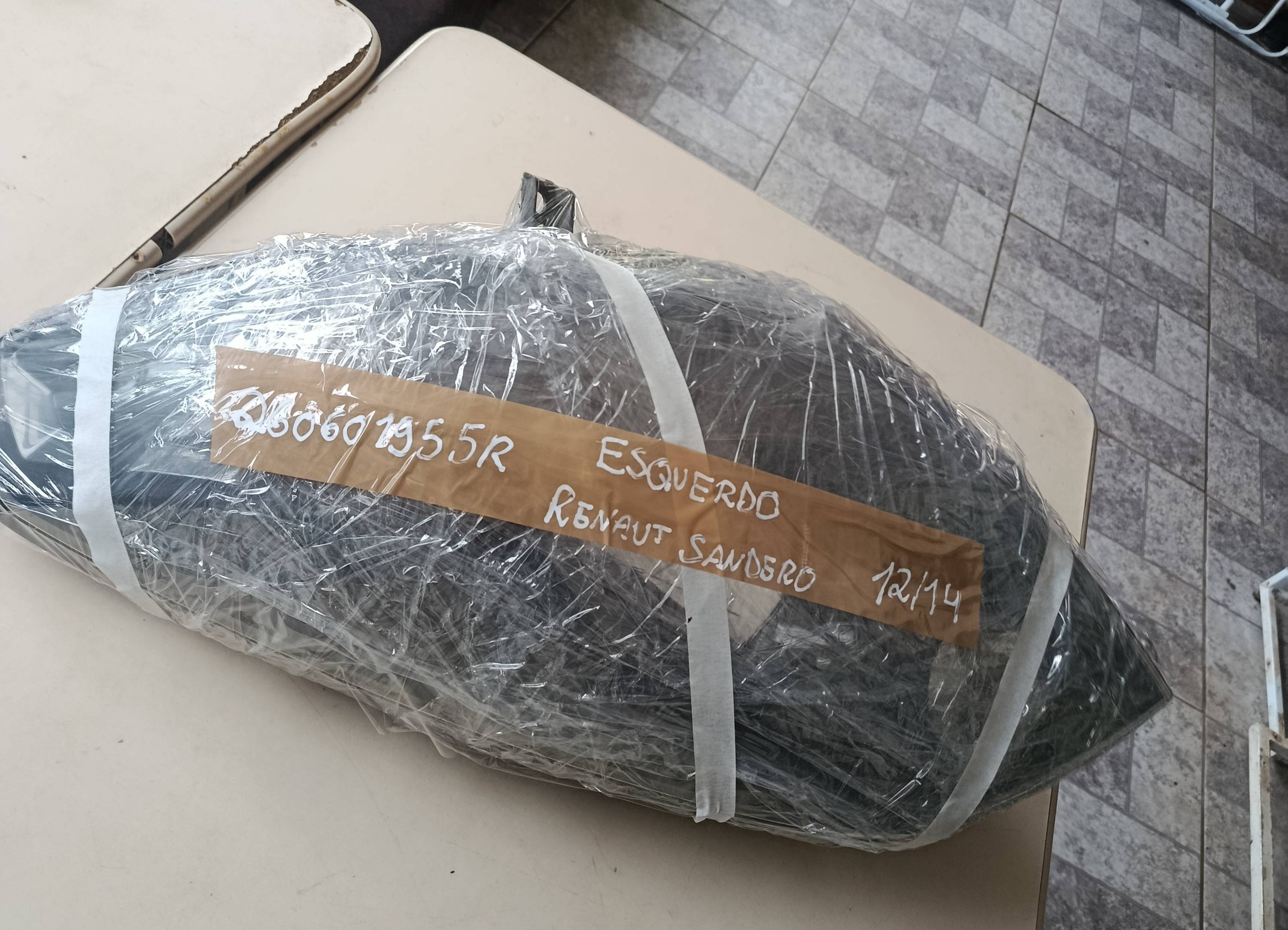 Farol Esquerdo Renault Sandero 12/14 - Imagem 1