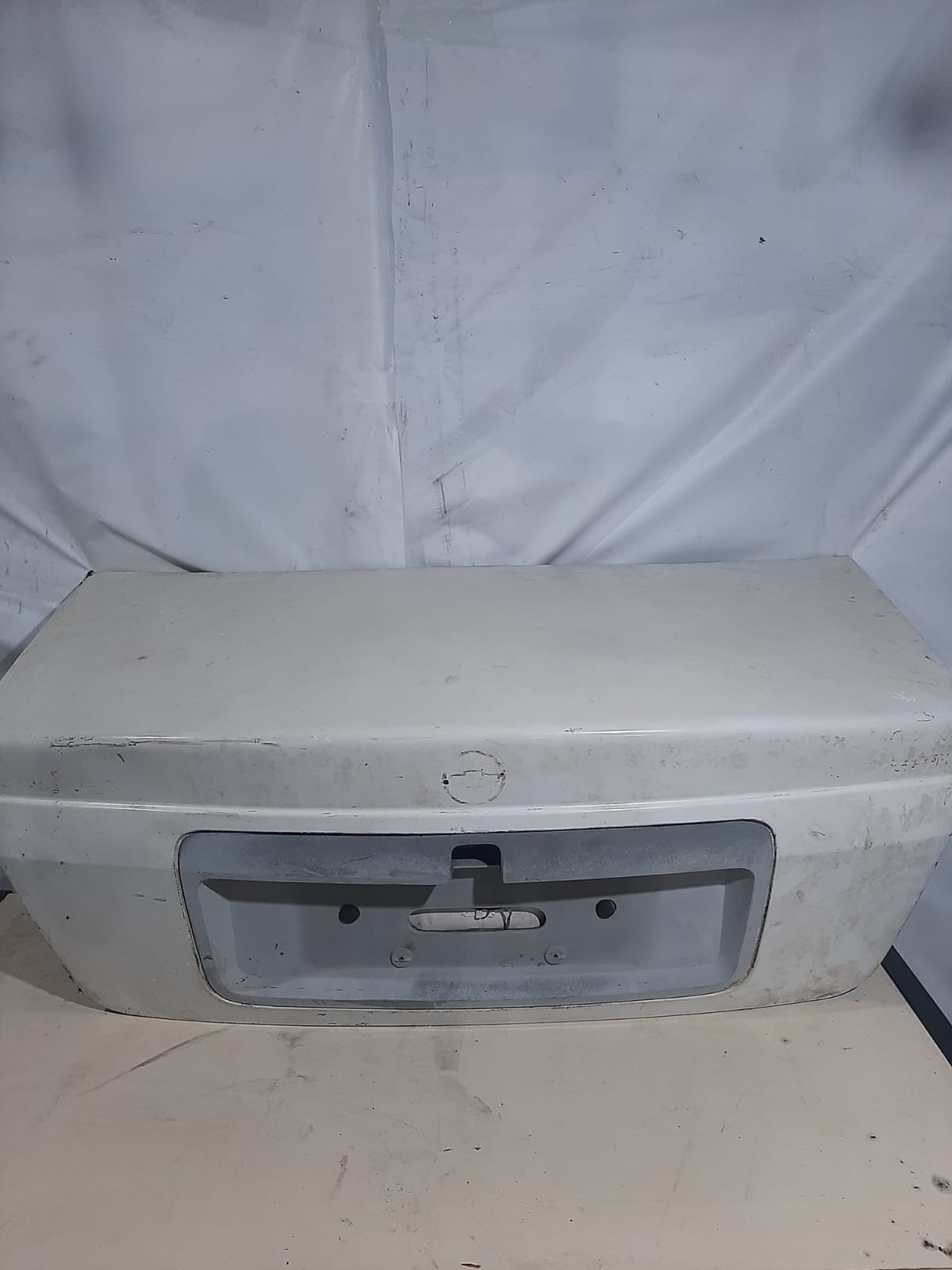 TAMPA TRASEIRA VECTRA 2002/2006 (BRANCO)