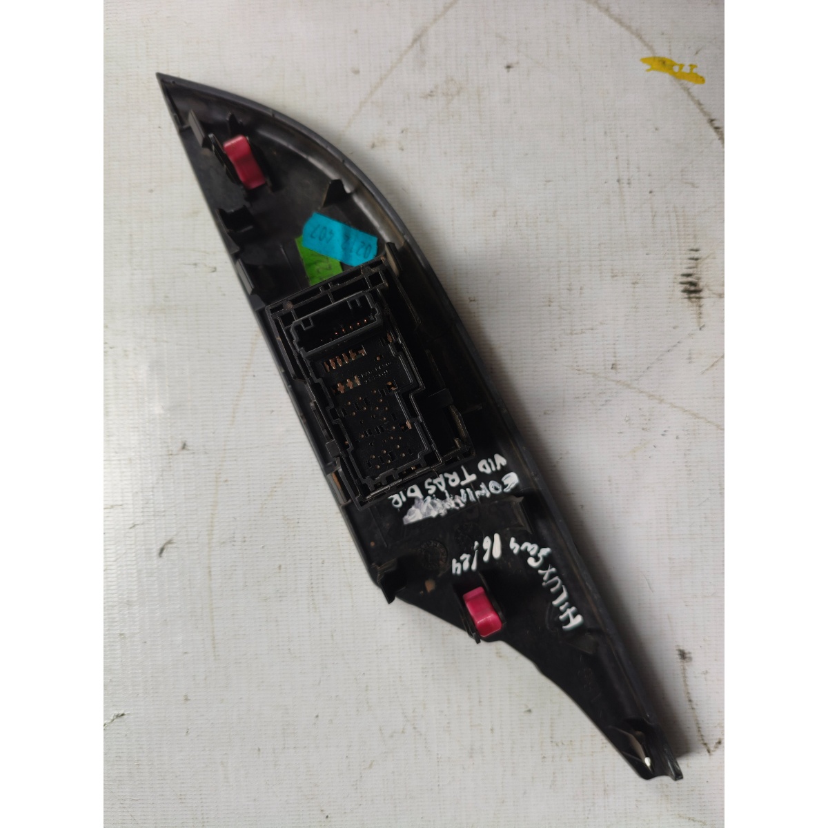 Moldura Botão Vidro Tras Dir Hilux Sw4 16/24 74271-0K370 - Imagem 2