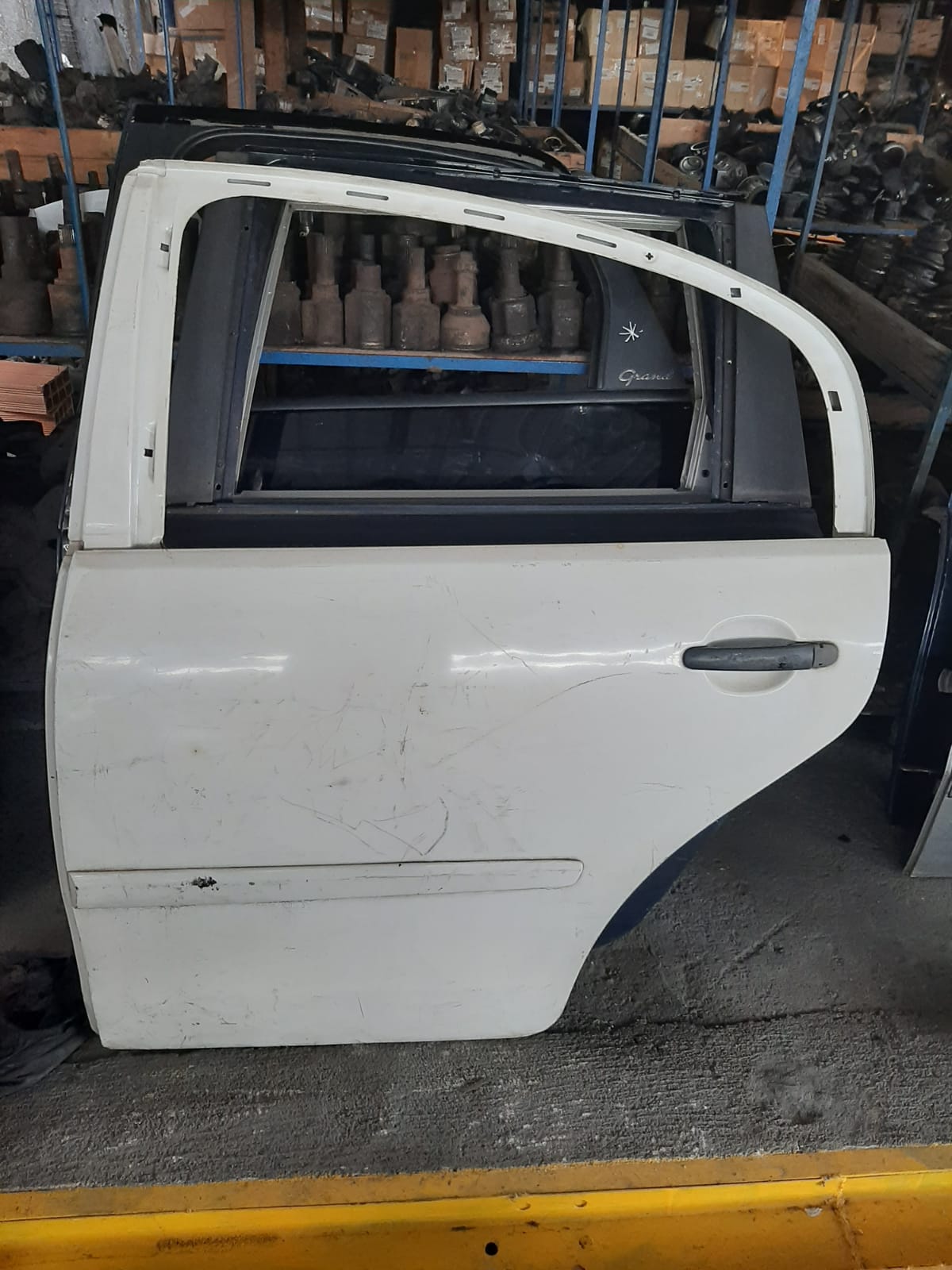 PORTA TRASEIRA POLO SEDAN 2003/2014 LADO ESQUERDO (BRANCO)