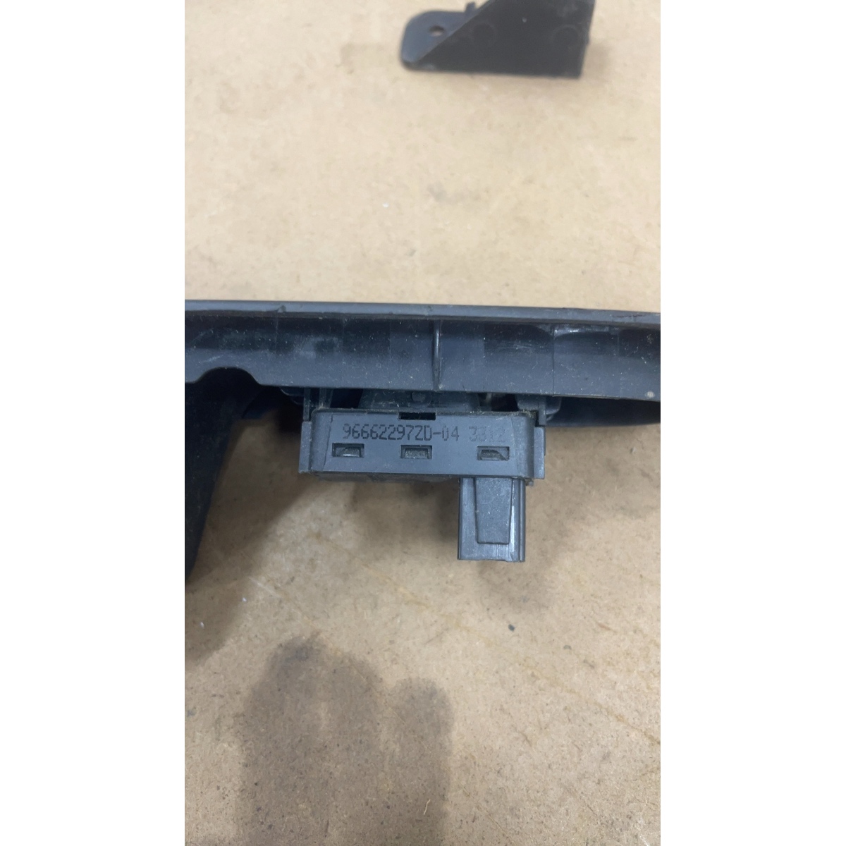 Botão De Vidro Traseiro esquerdo  Peugeot 308 - Imagem 3